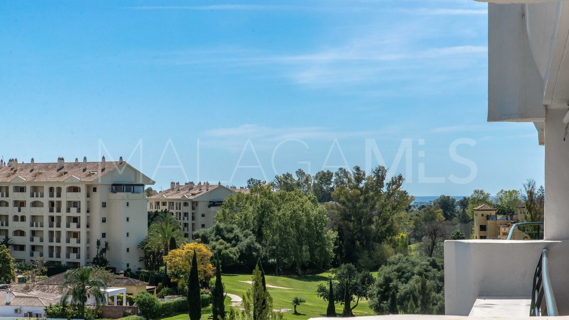 Duplex penthouse for sale in Campos de Guadalmina