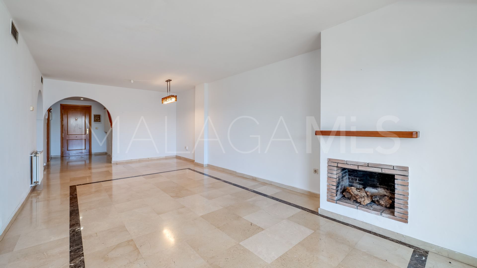 Duplex penthouse for sale in Campos de Guadalmina
