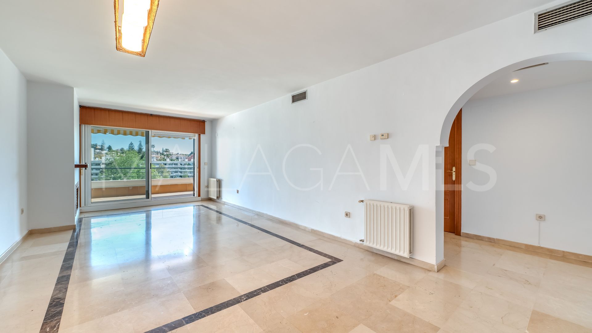 Duplex penthouse for sale in Campos de Guadalmina
