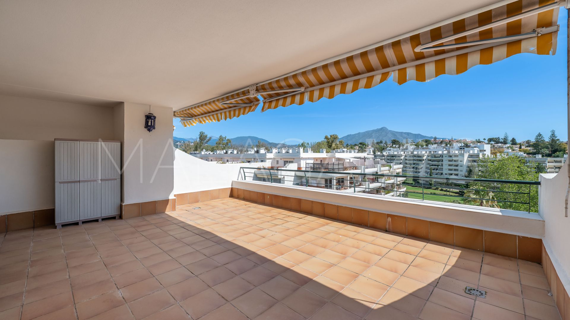 Duplex penthouse for sale in Campos de Guadalmina