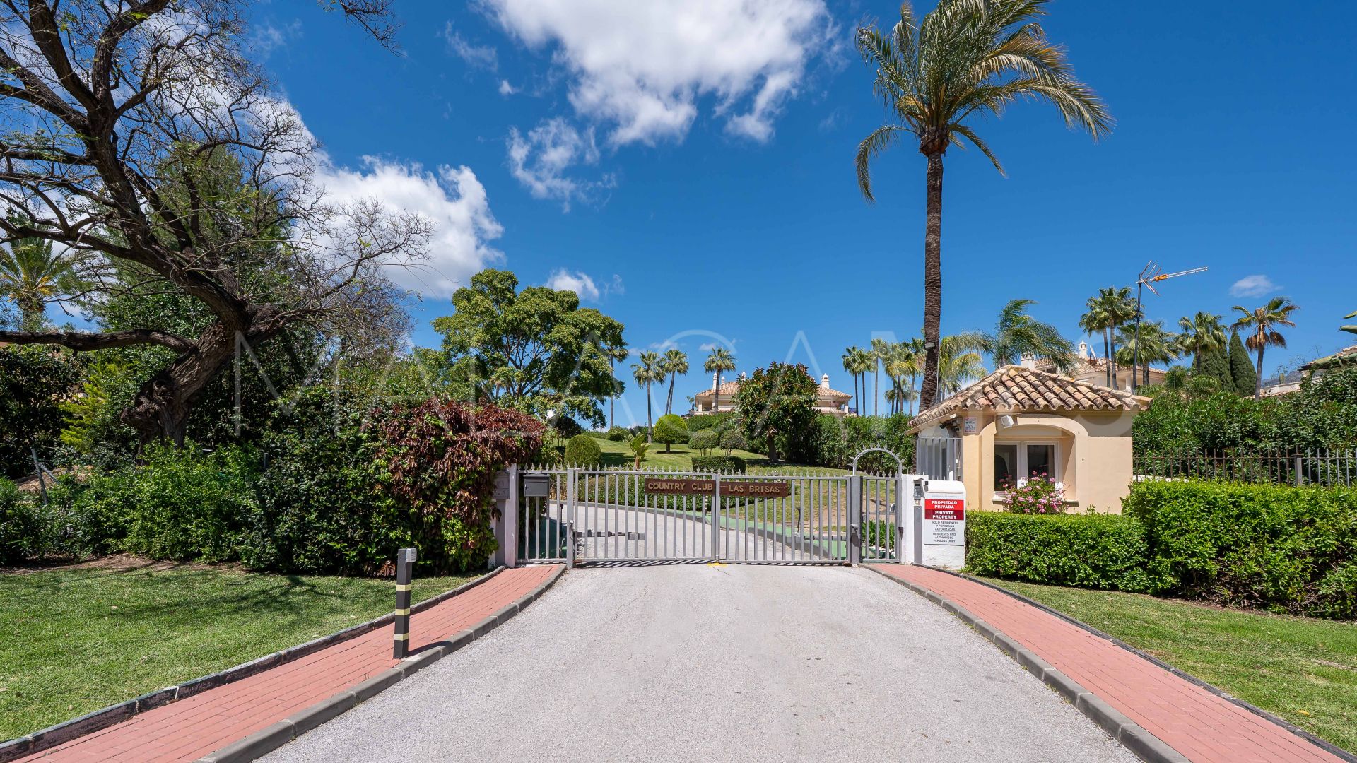 Country Club Las Brisas apartment for sale