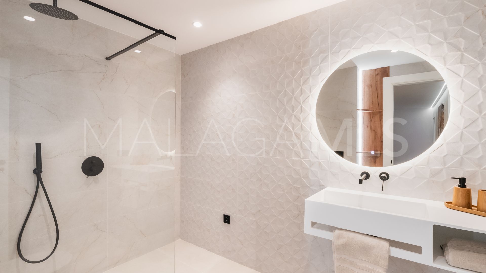 Country Club Las Brisas apartment for sale