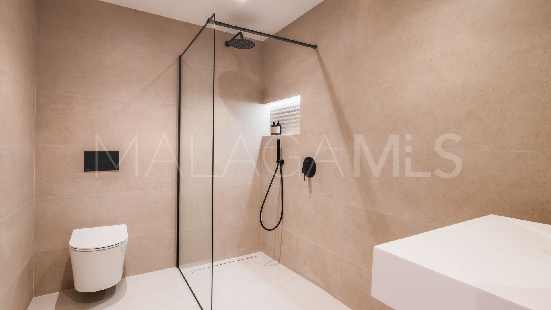 Country Club Las Brisas apartment for sale