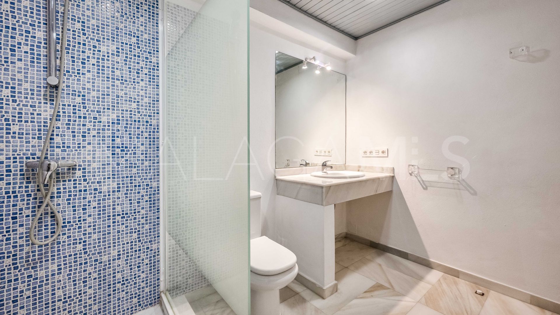 Se vende adosado de 5 bedrooms in Nueva Andalucia