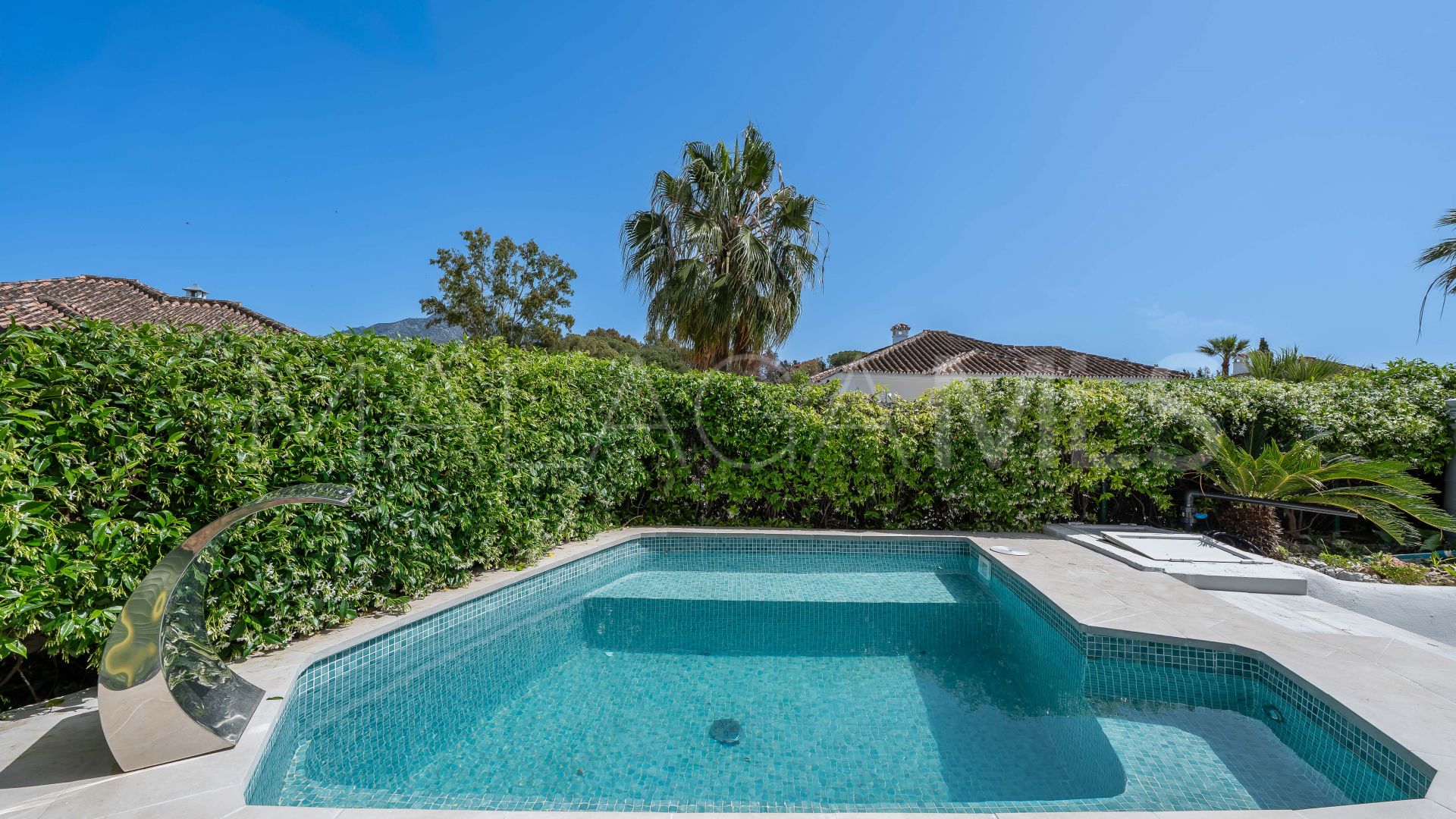 Se vende adosado de 5 bedrooms in Nueva Andalucia
