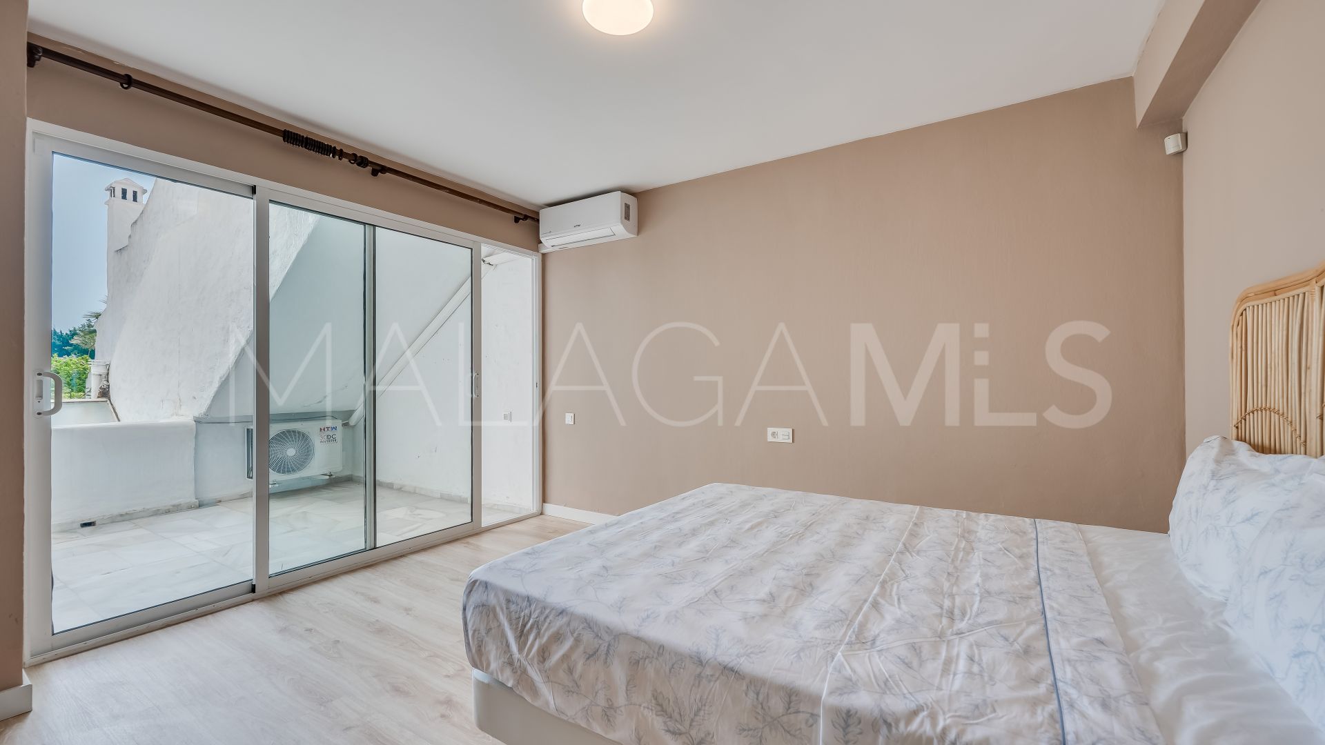 Se vende adosado de 5 bedrooms in Nueva Andalucia