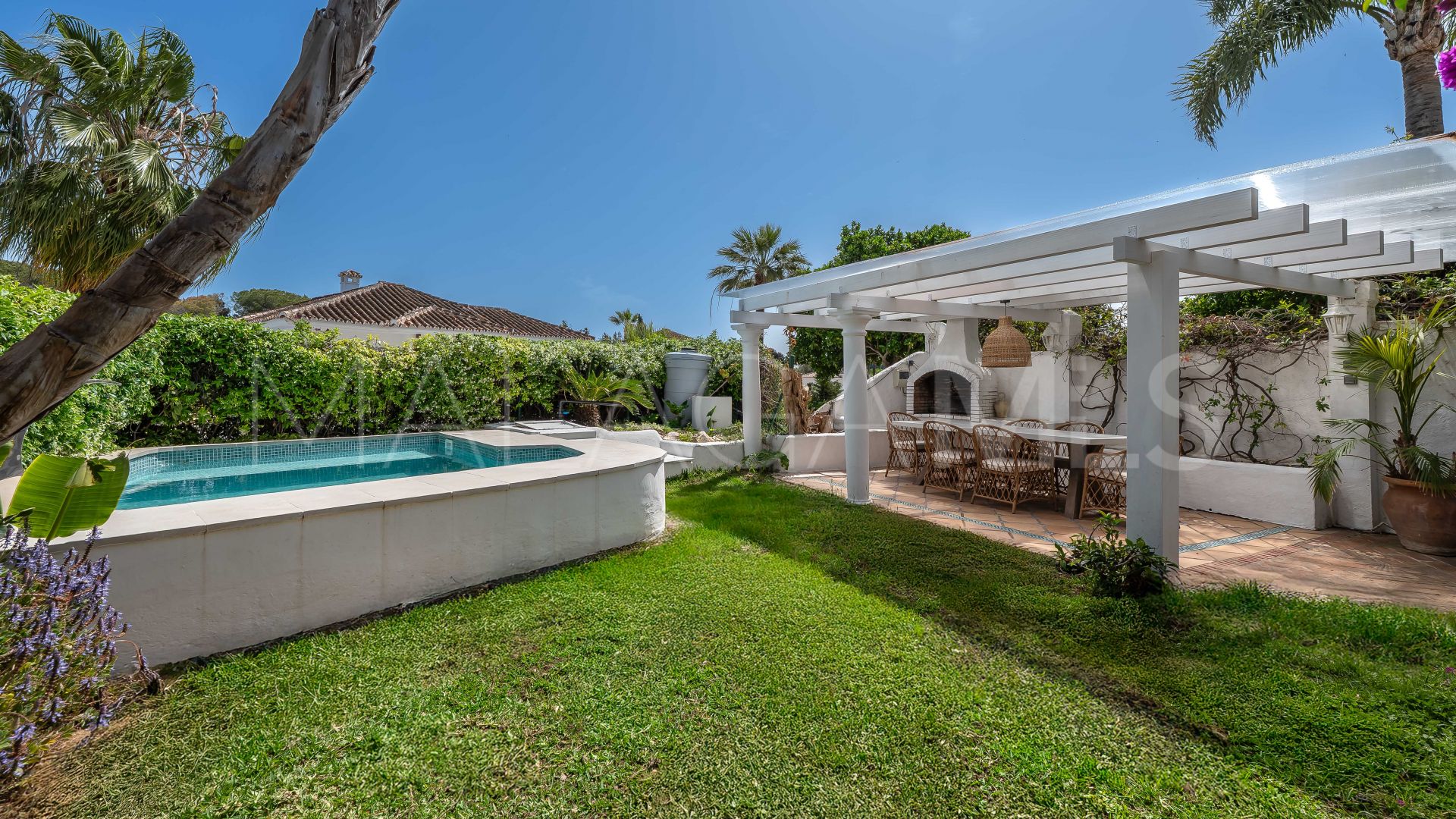 Se vende adosado de 5 bedrooms in Nueva Andalucia