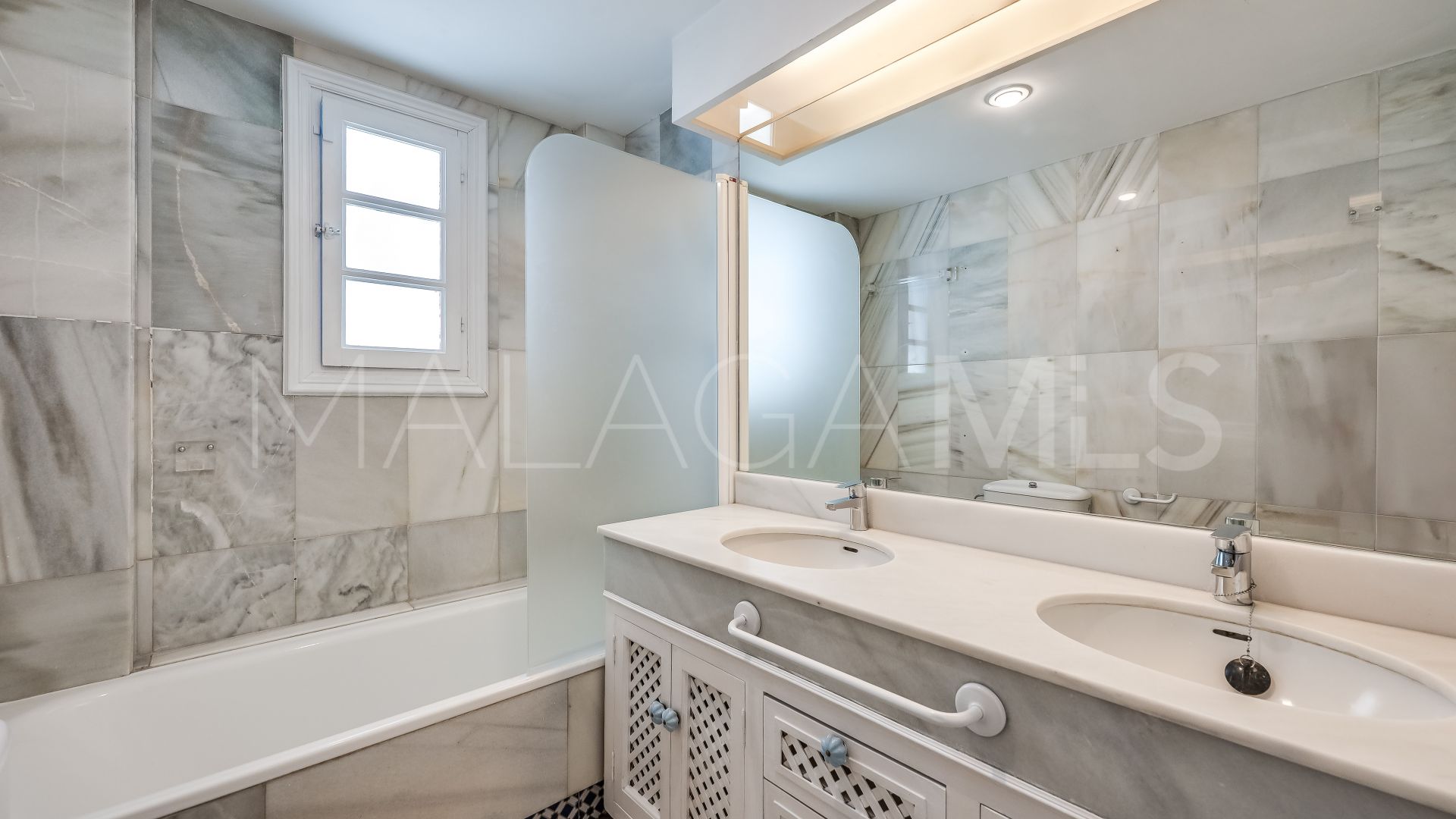 Se vende adosado de 5 bedrooms in Nueva Andalucia