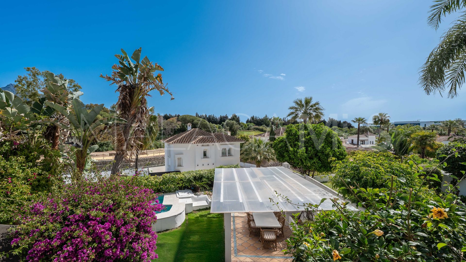 Se vende adosado de 5 bedrooms in Nueva Andalucia