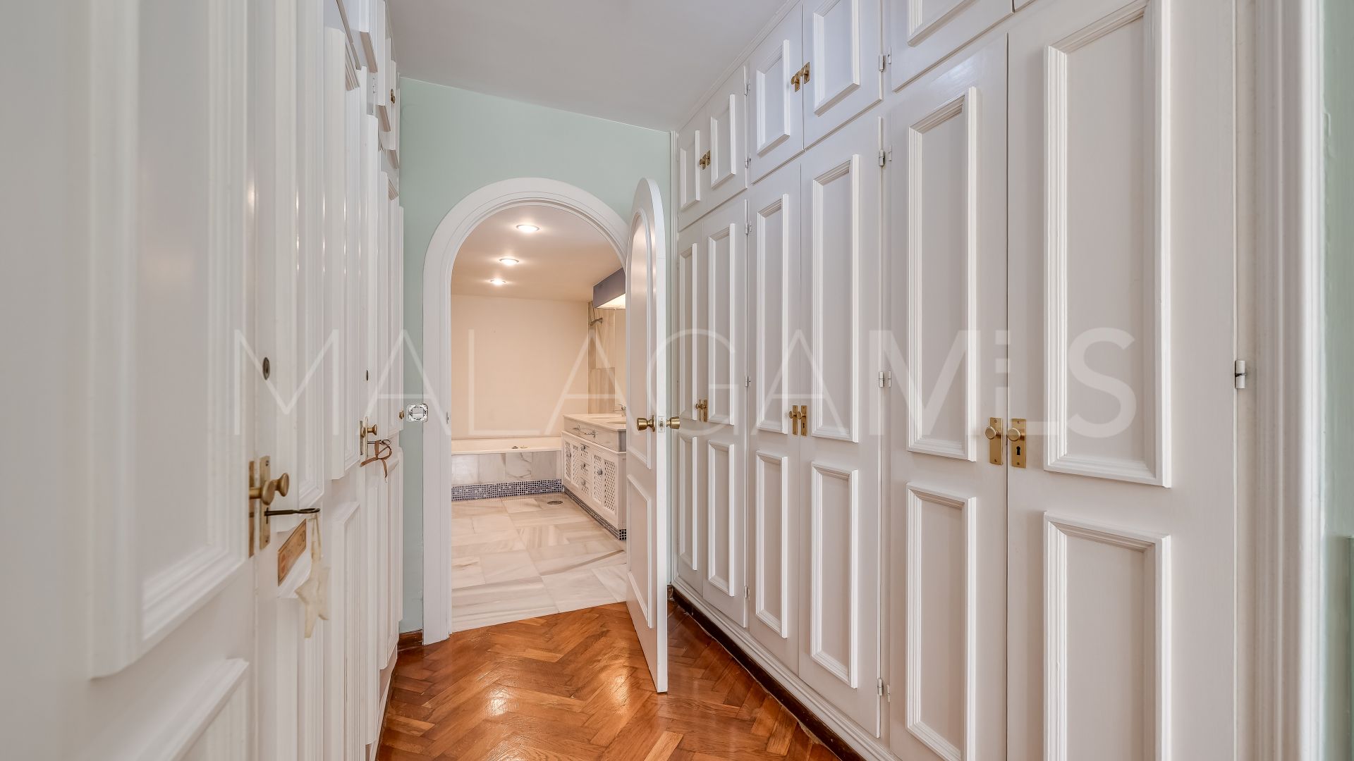 Se vende adosado de 5 bedrooms in Nueva Andalucia