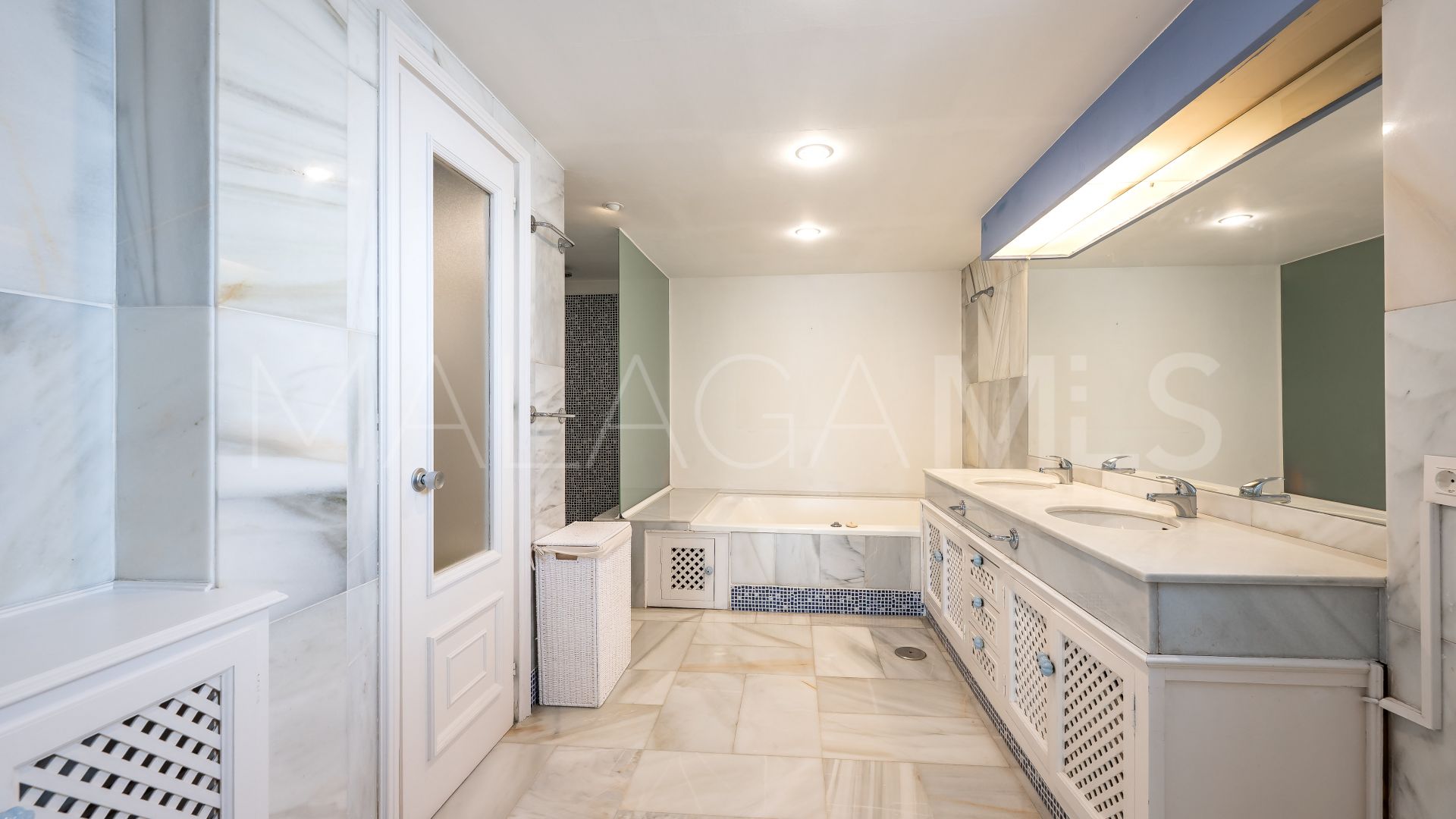 Se vende adosado de 5 bedrooms in Nueva Andalucia