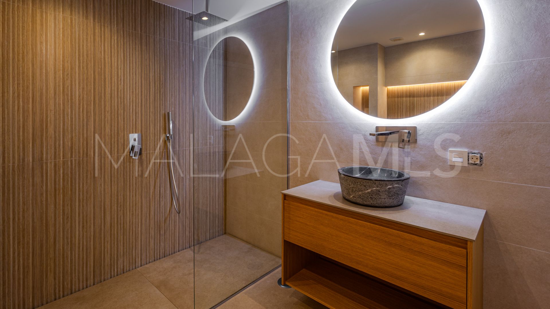 Buy Nueva Andalucia apartment