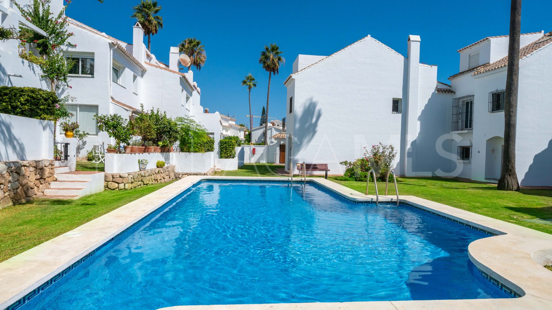 Adosado with 4 bedrooms a la venta in El Rosario