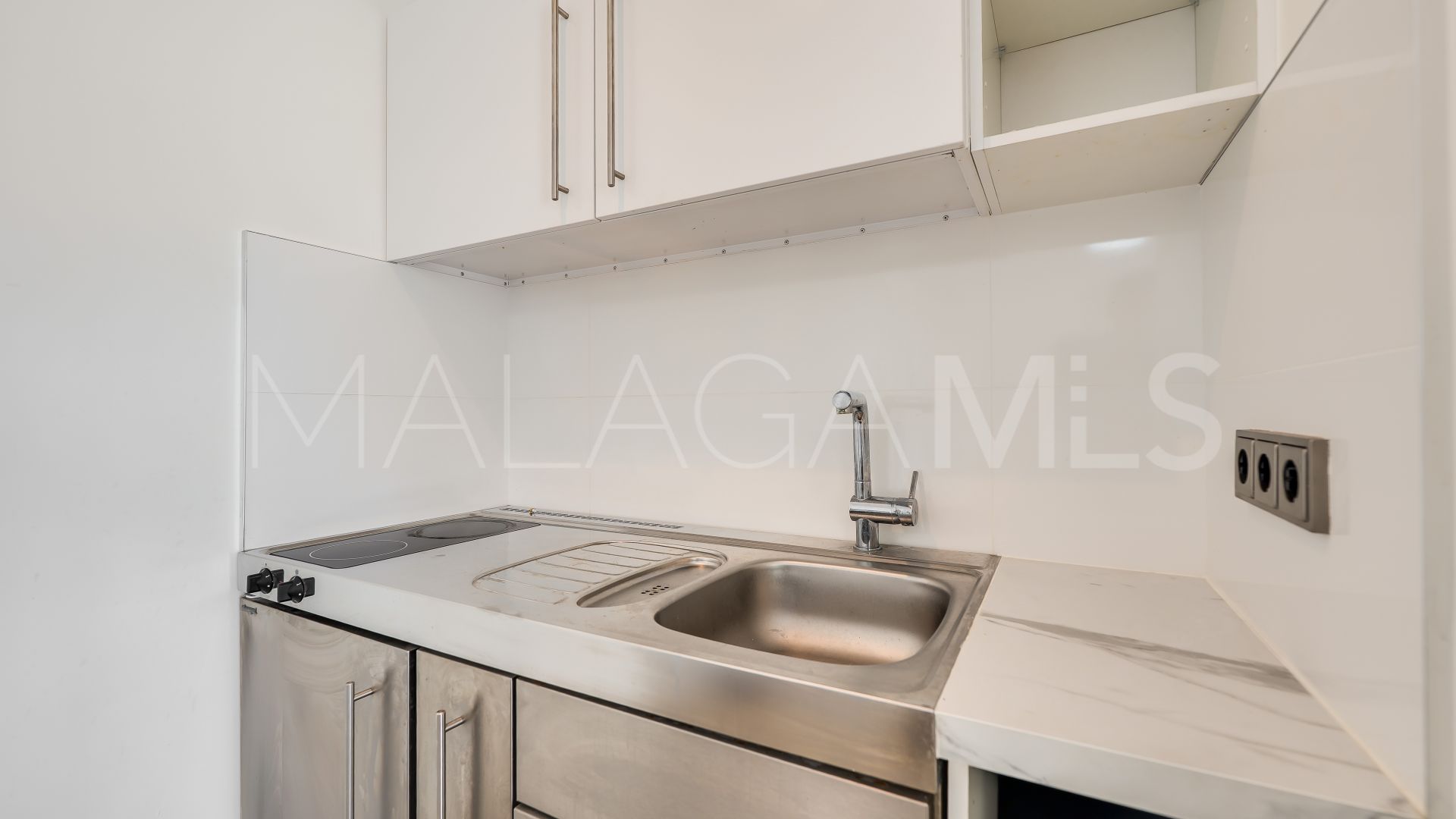 Villa for sale in Nueva Andalucia