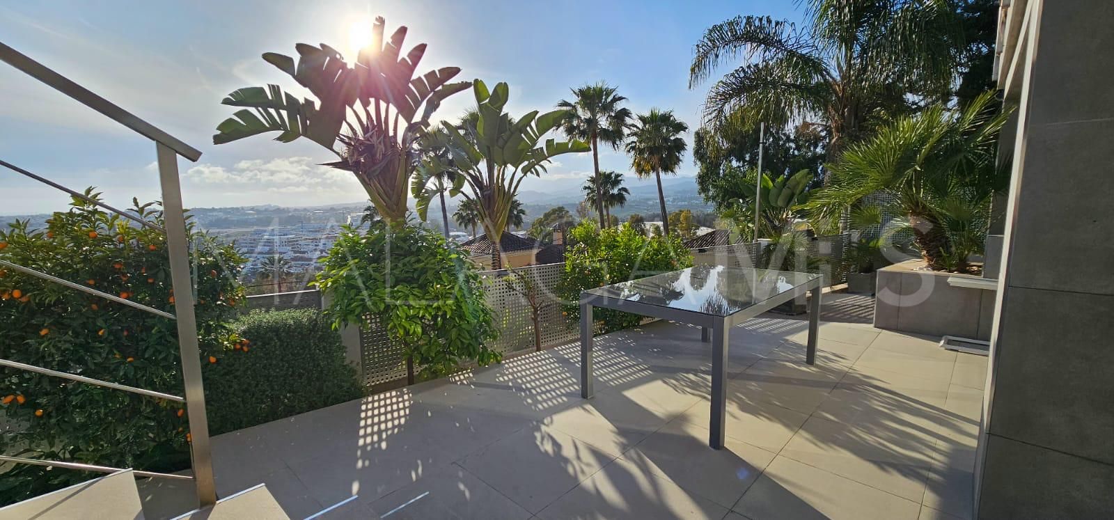 Villa for sale in Nueva Andalucia