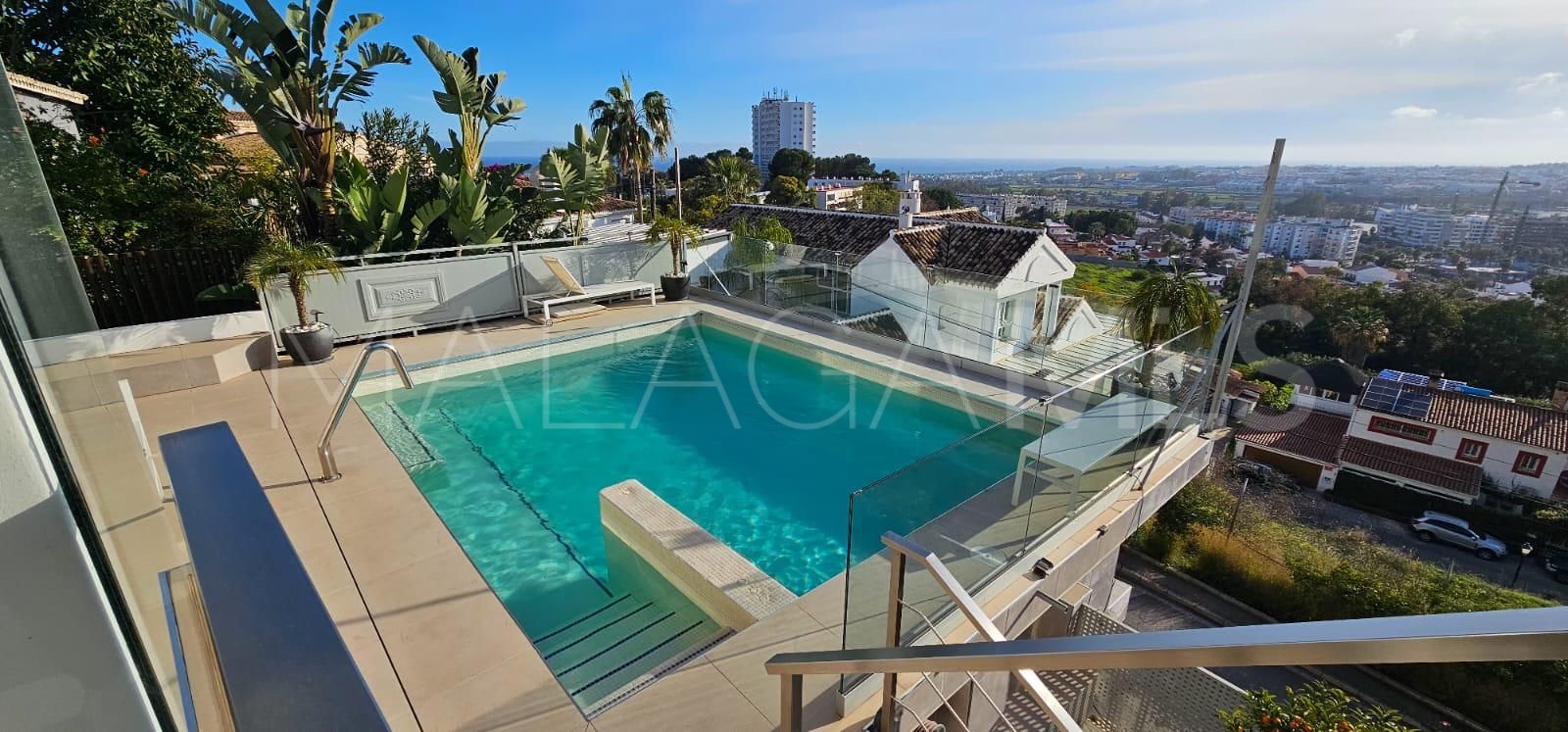 Villa for sale in Nueva Andalucia