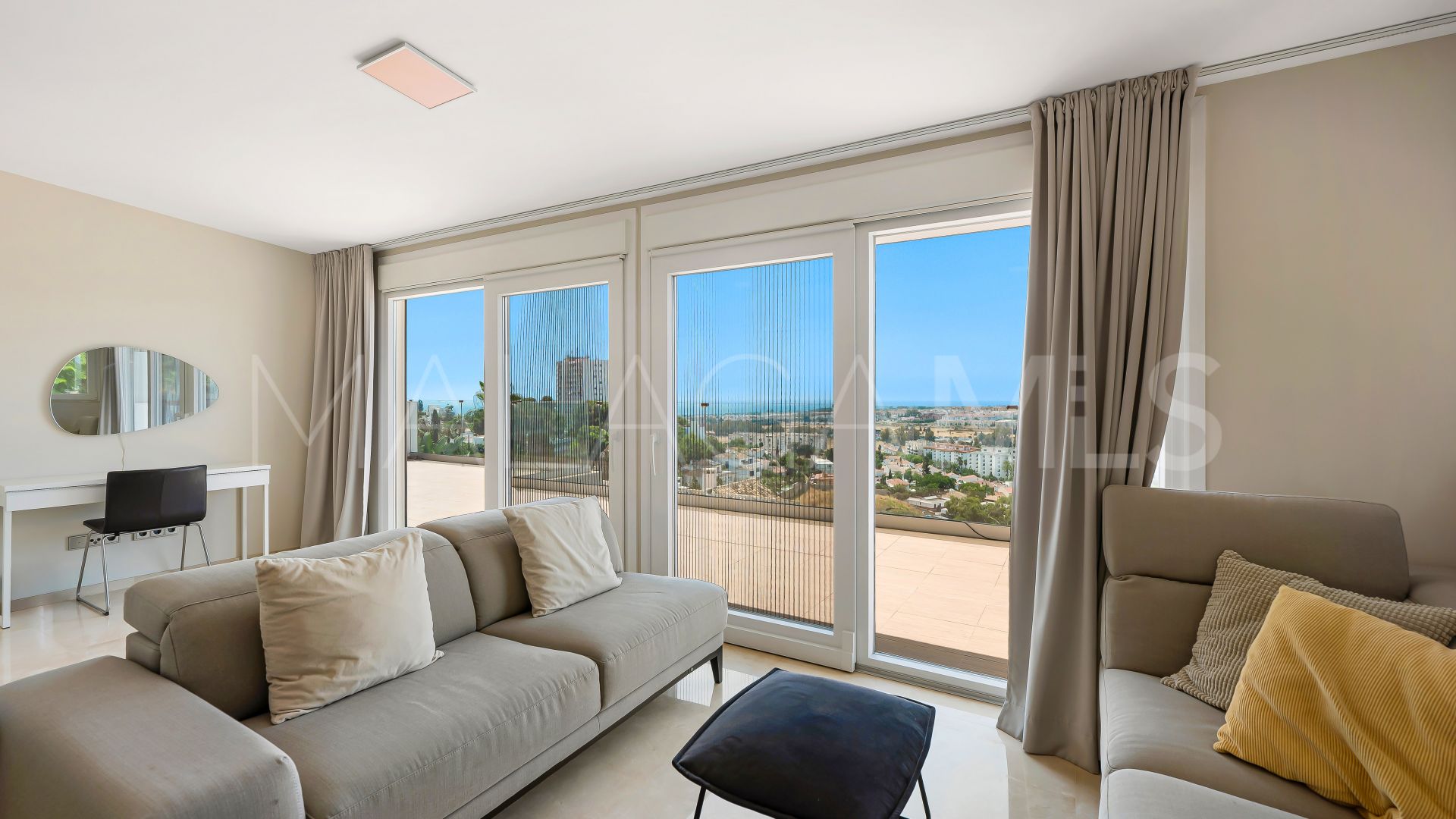 Villa for sale in Nueva Andalucia