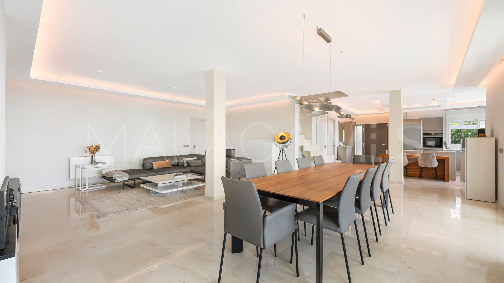 Villa for sale in Nueva Andalucia