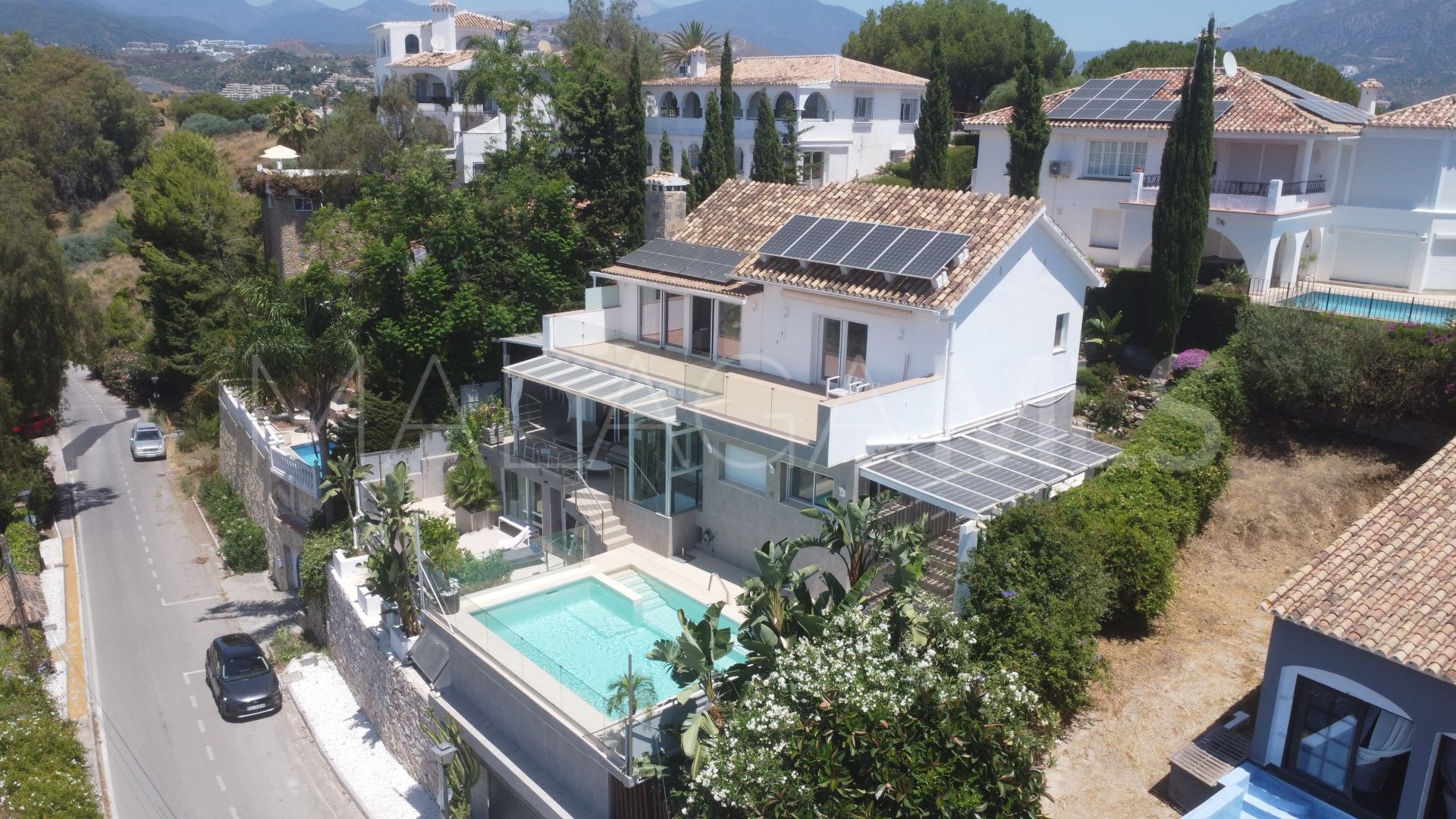 Villa for sale in Nueva Andalucia