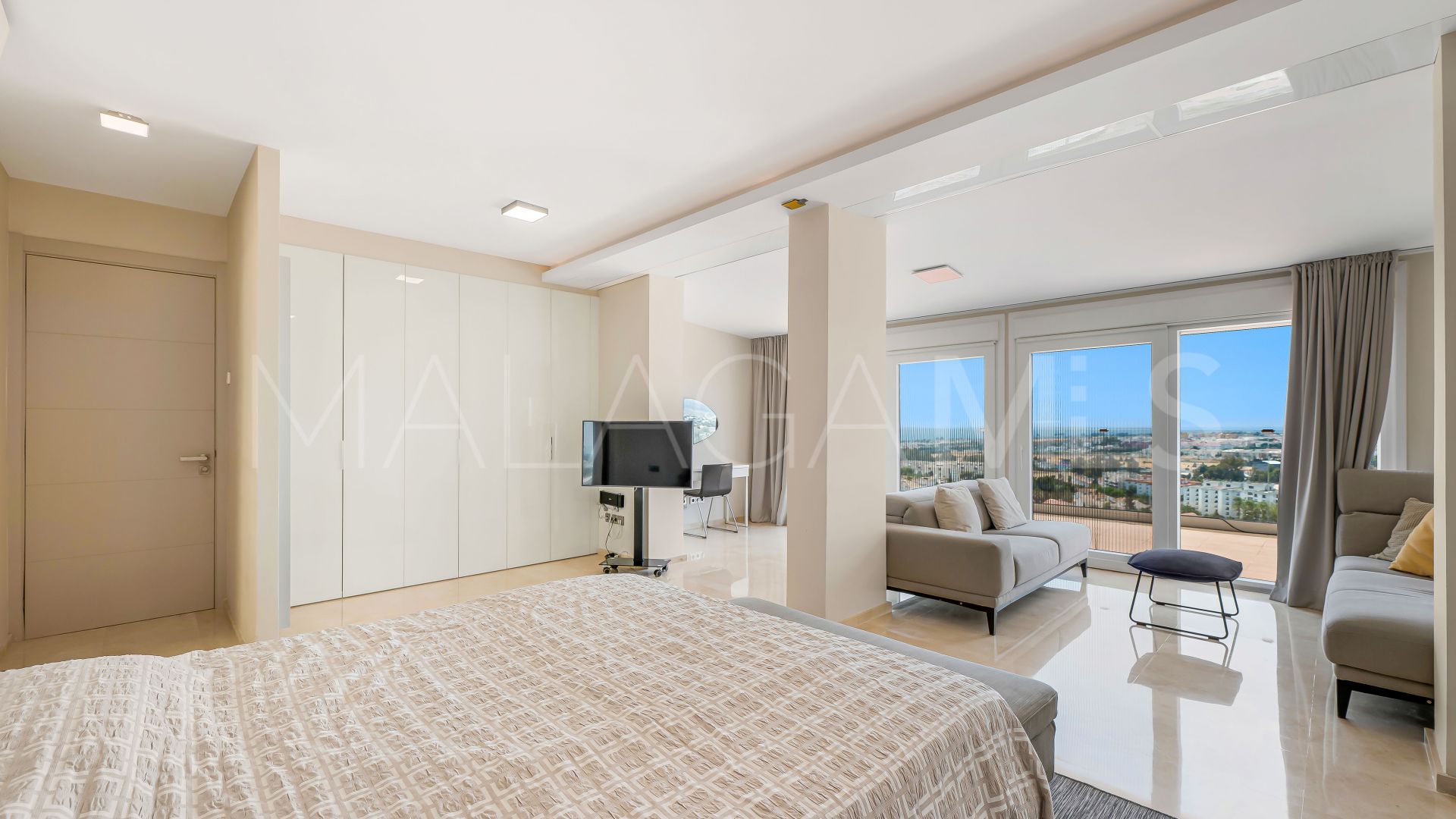Villa for sale in Nueva Andalucia