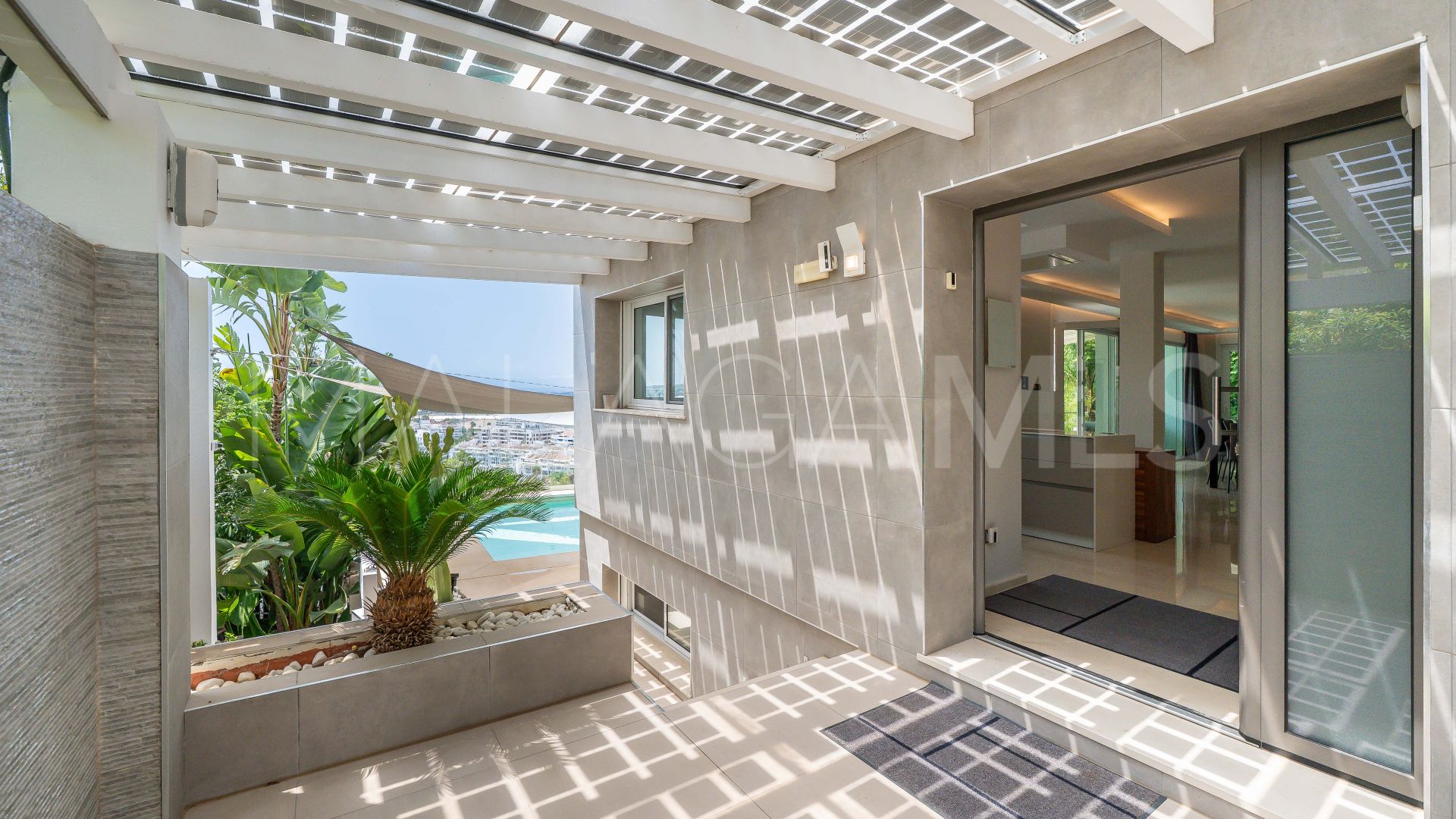 Villa for sale in Nueva Andalucia