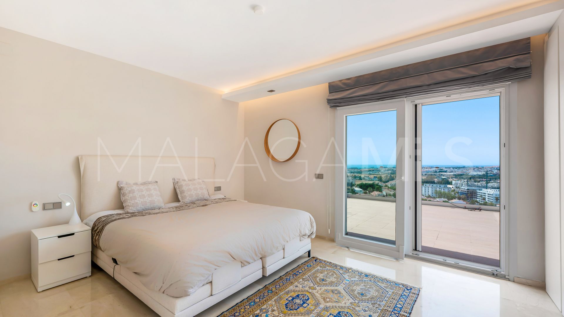 Villa for sale in Nueva Andalucia