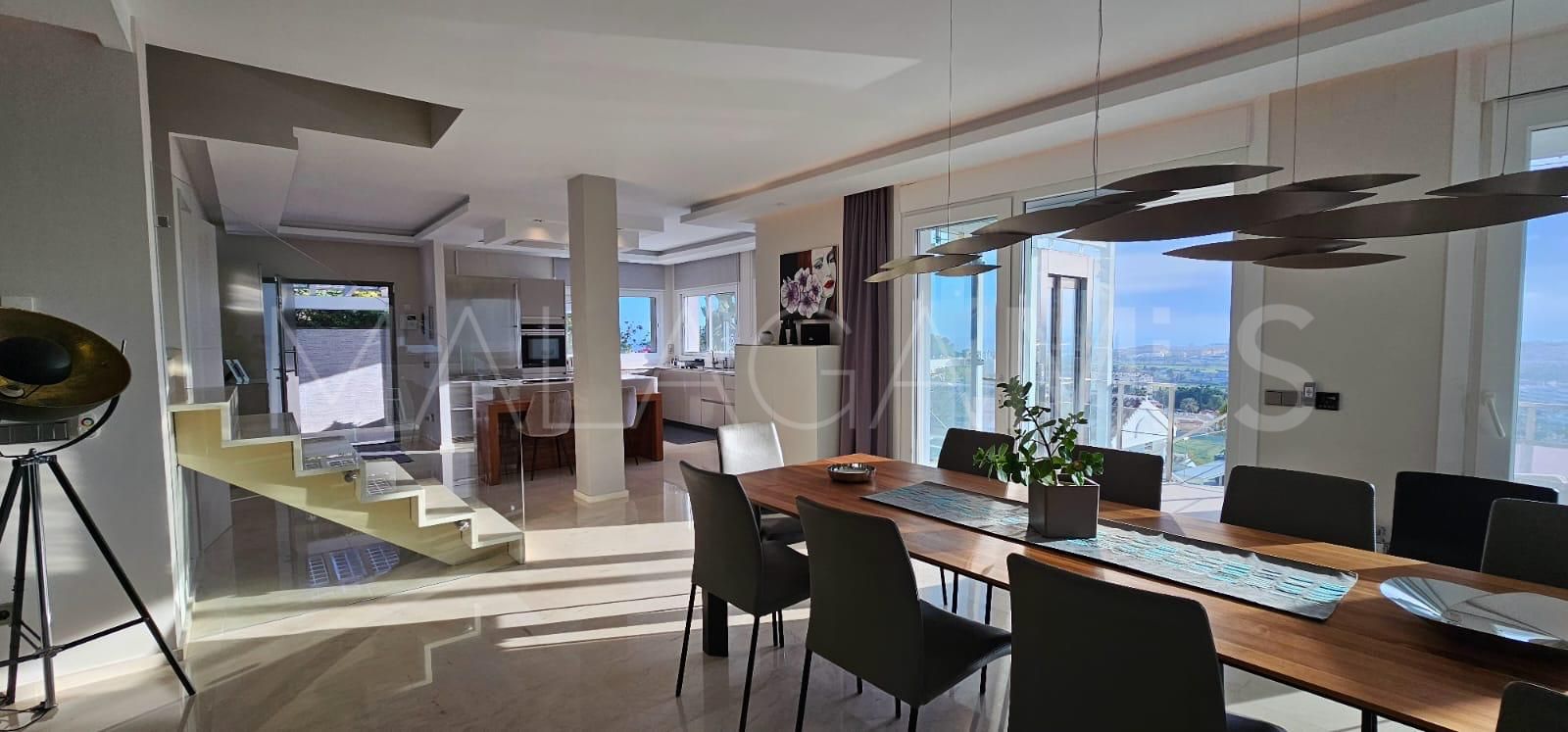 Villa for sale in Nueva Andalucia