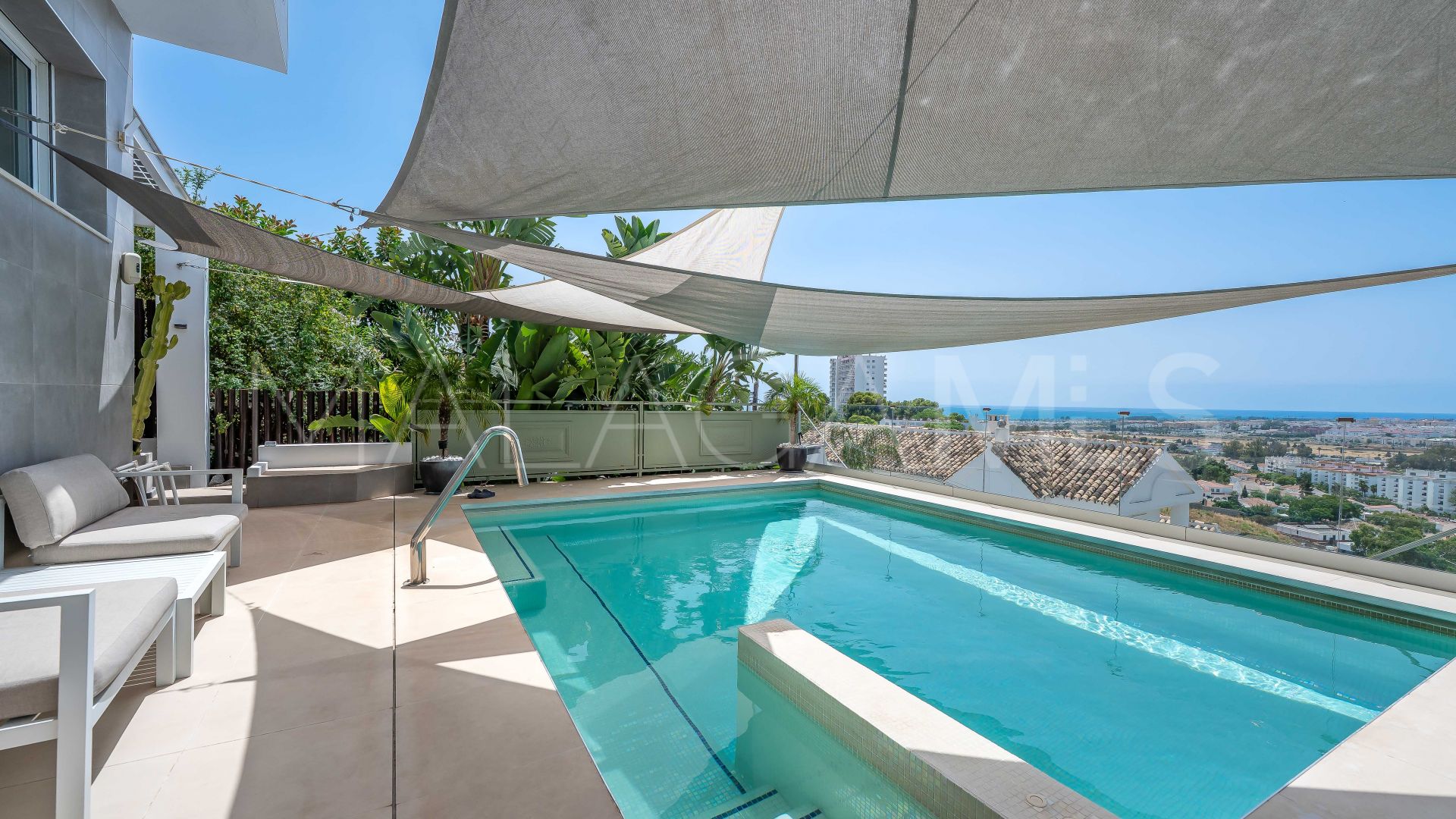 Villa for sale in Nueva Andalucia