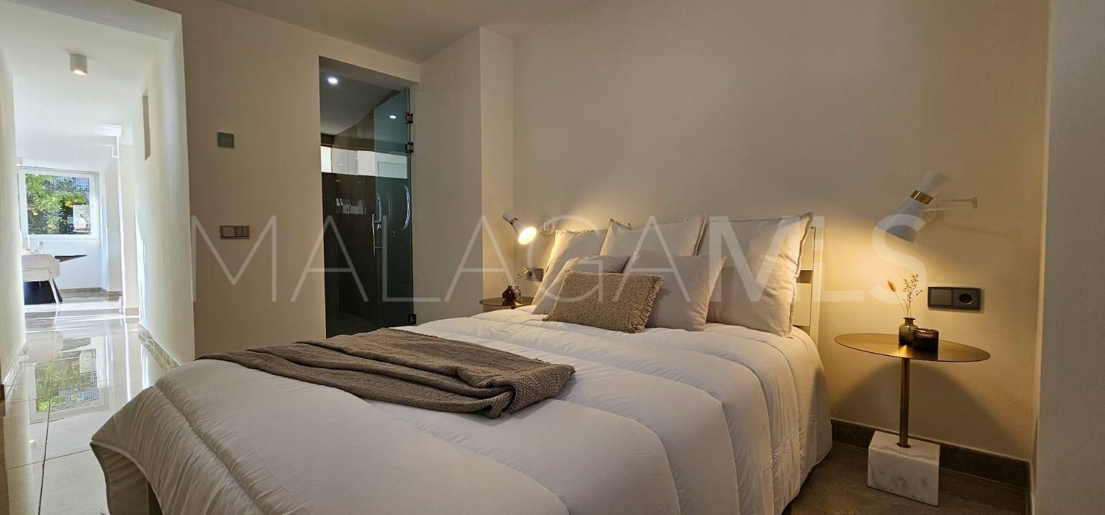 Villa for sale in Nueva Andalucia