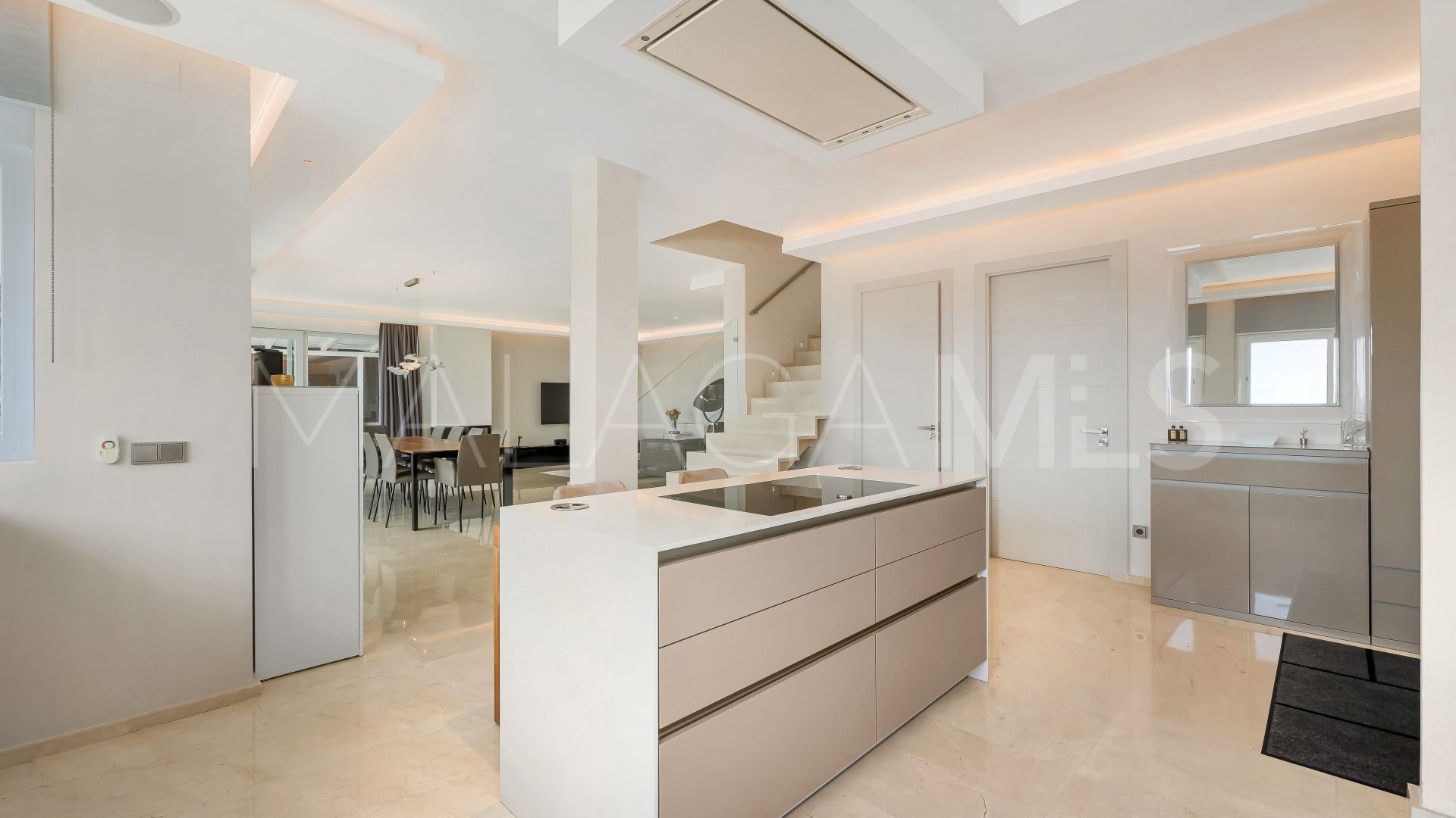 Villa for sale in Nueva Andalucia