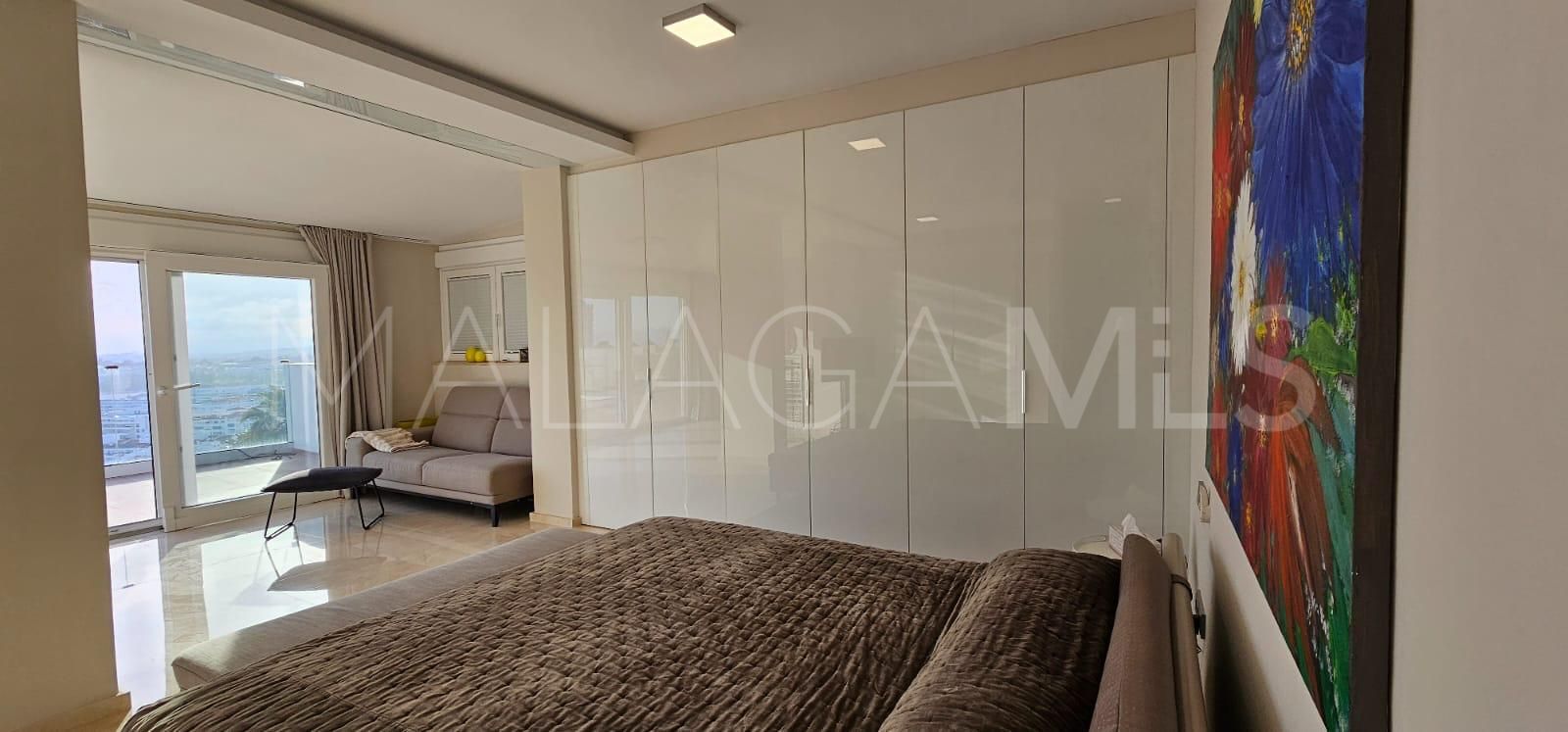 Villa for sale in Nueva Andalucia