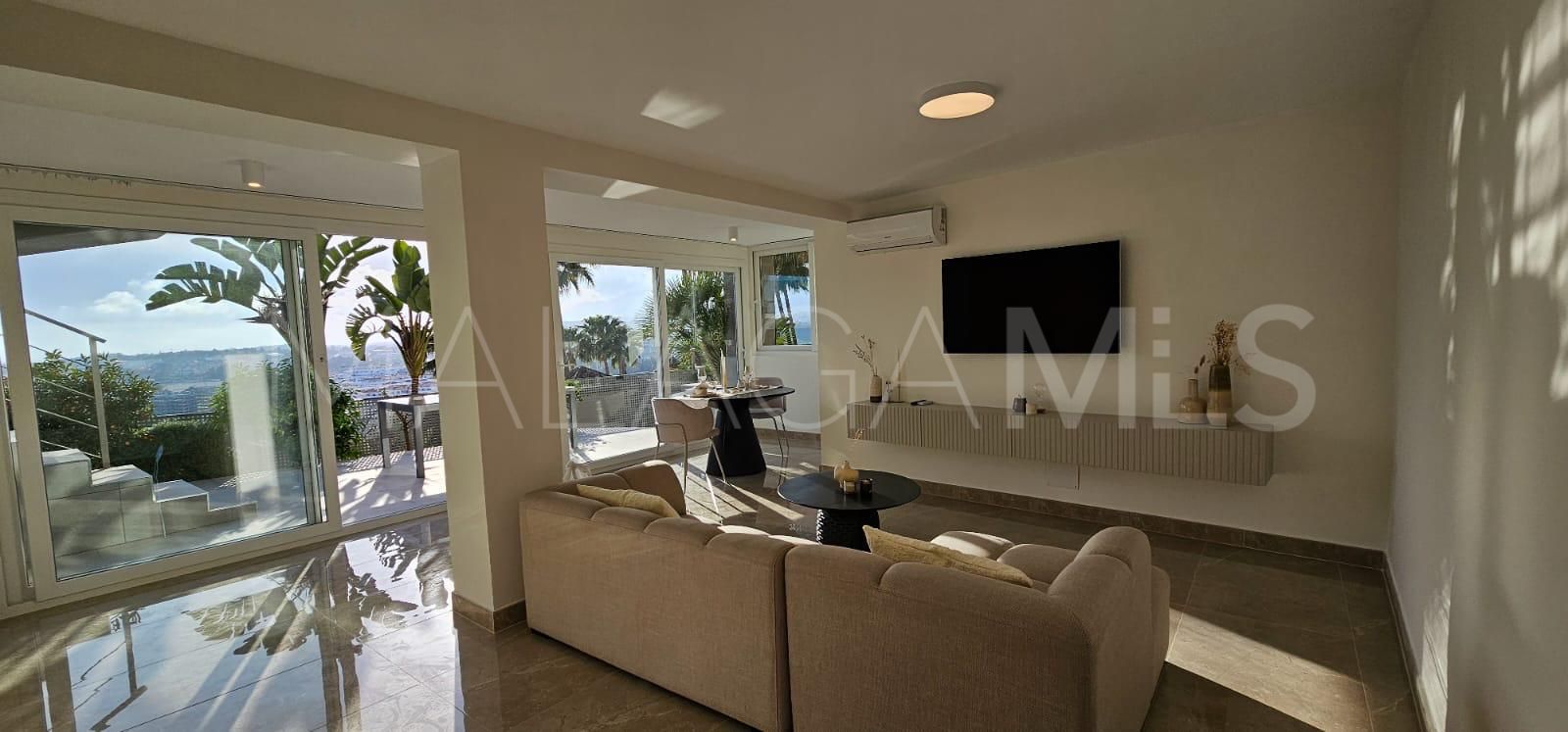 Villa for sale in Nueva Andalucia