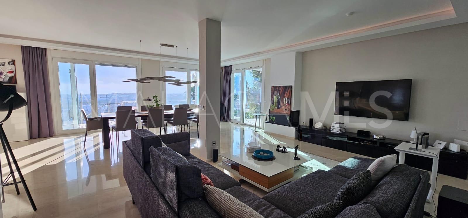Villa for sale in Nueva Andalucia