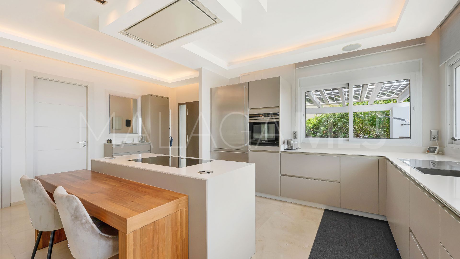 Villa for sale in Nueva Andalucia