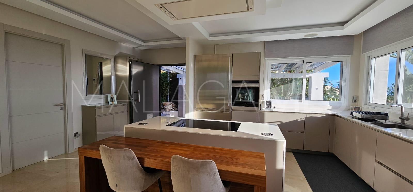 Villa for sale in Nueva Andalucia