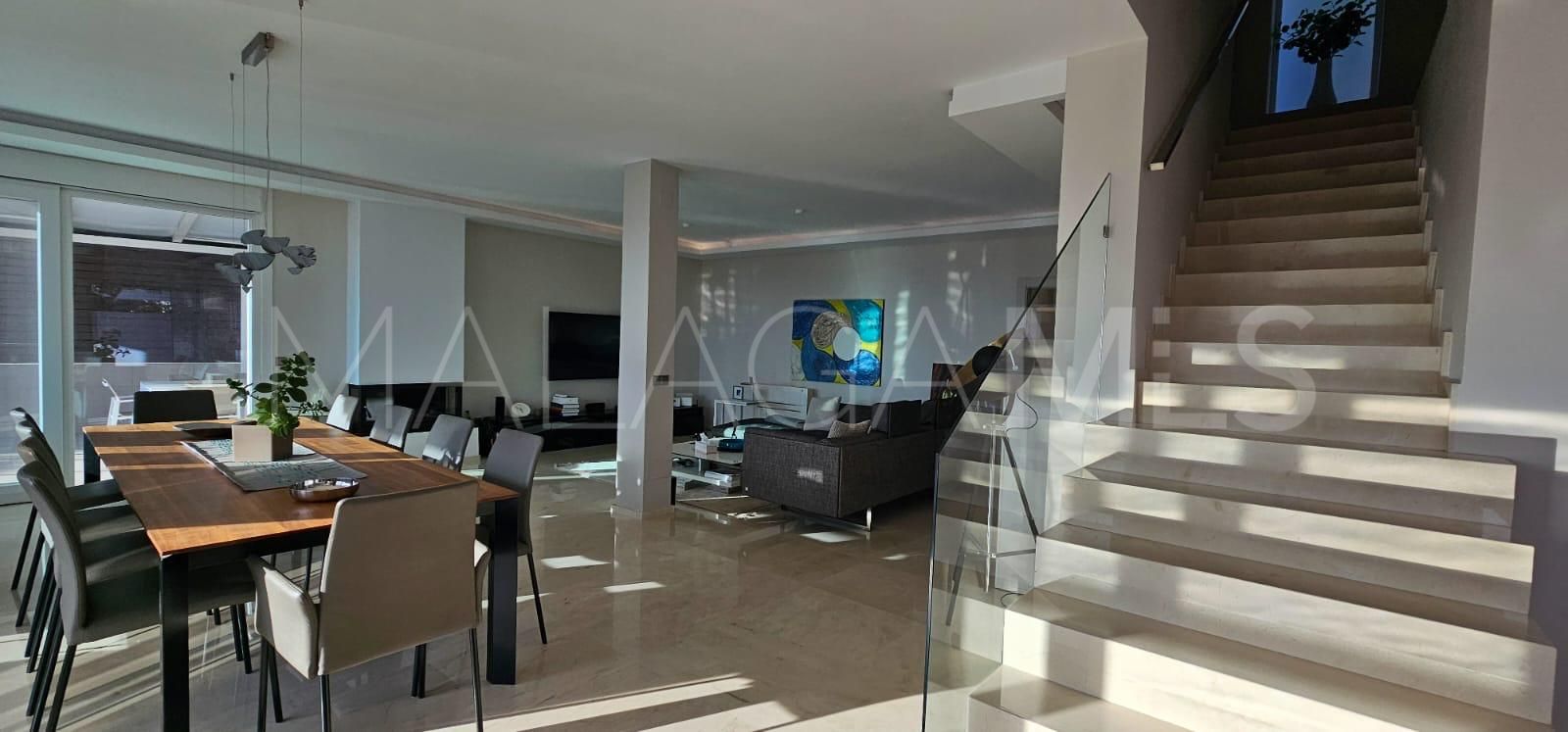 Villa for sale in Nueva Andalucia