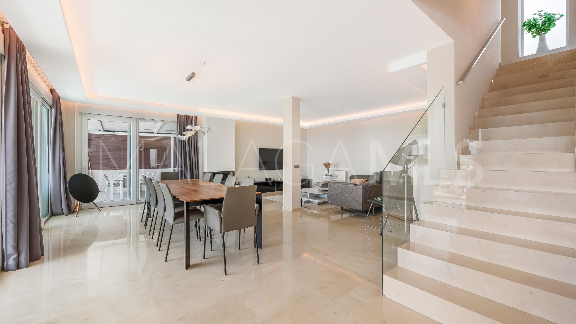 Villa for sale in Nueva Andalucia