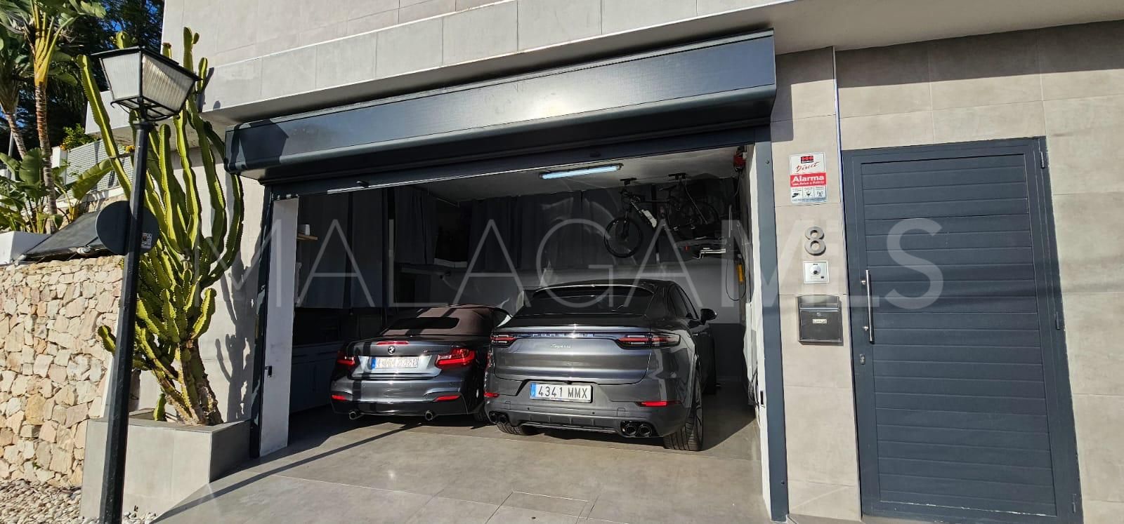Villa for sale in Nueva Andalucia