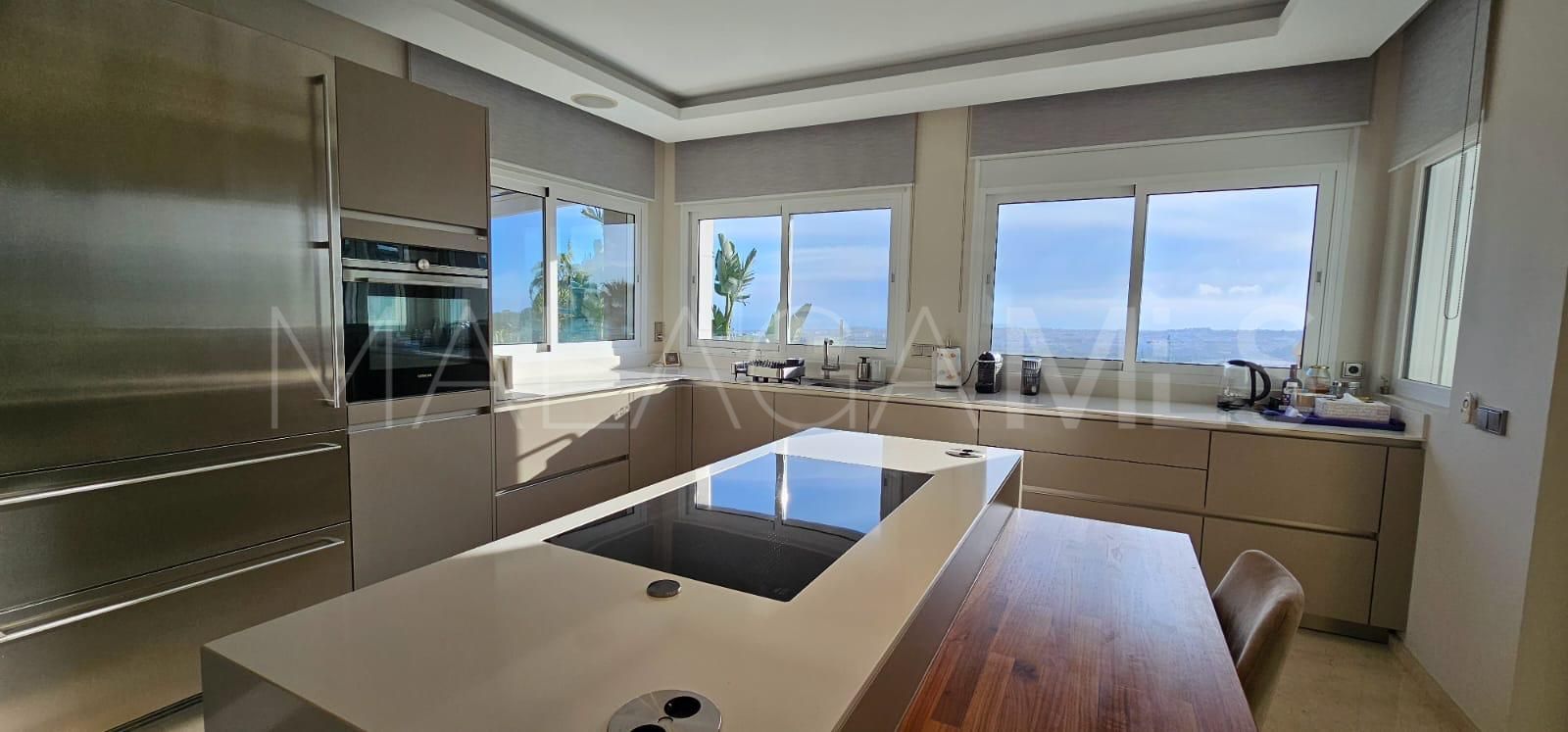 Villa for sale in Nueva Andalucia