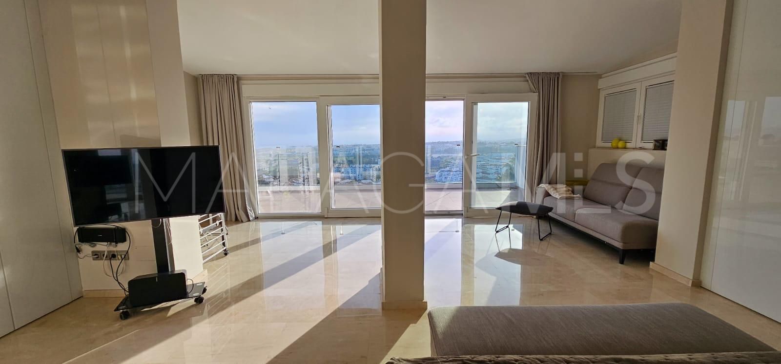 Villa for sale in Nueva Andalucia