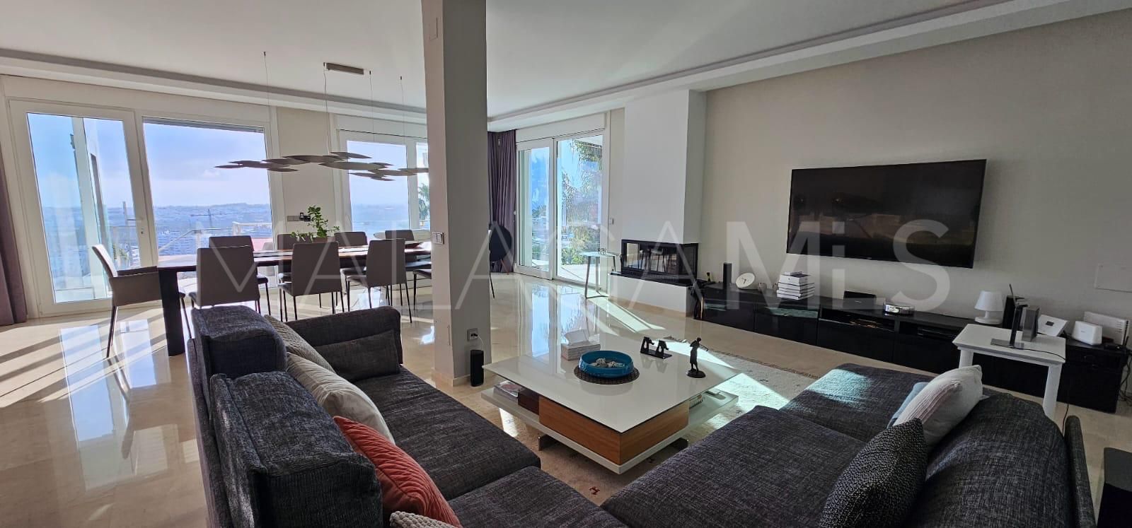 Villa for sale in Nueva Andalucia