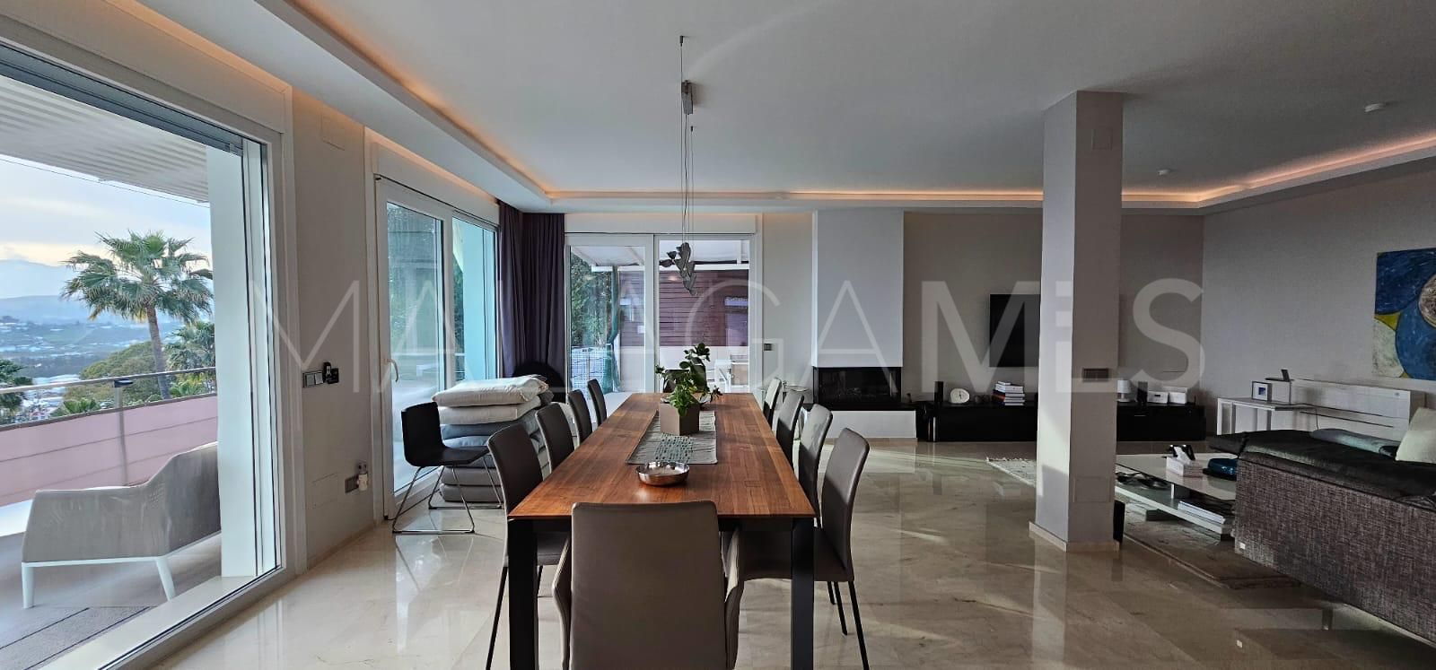 Villa for sale in Nueva Andalucia