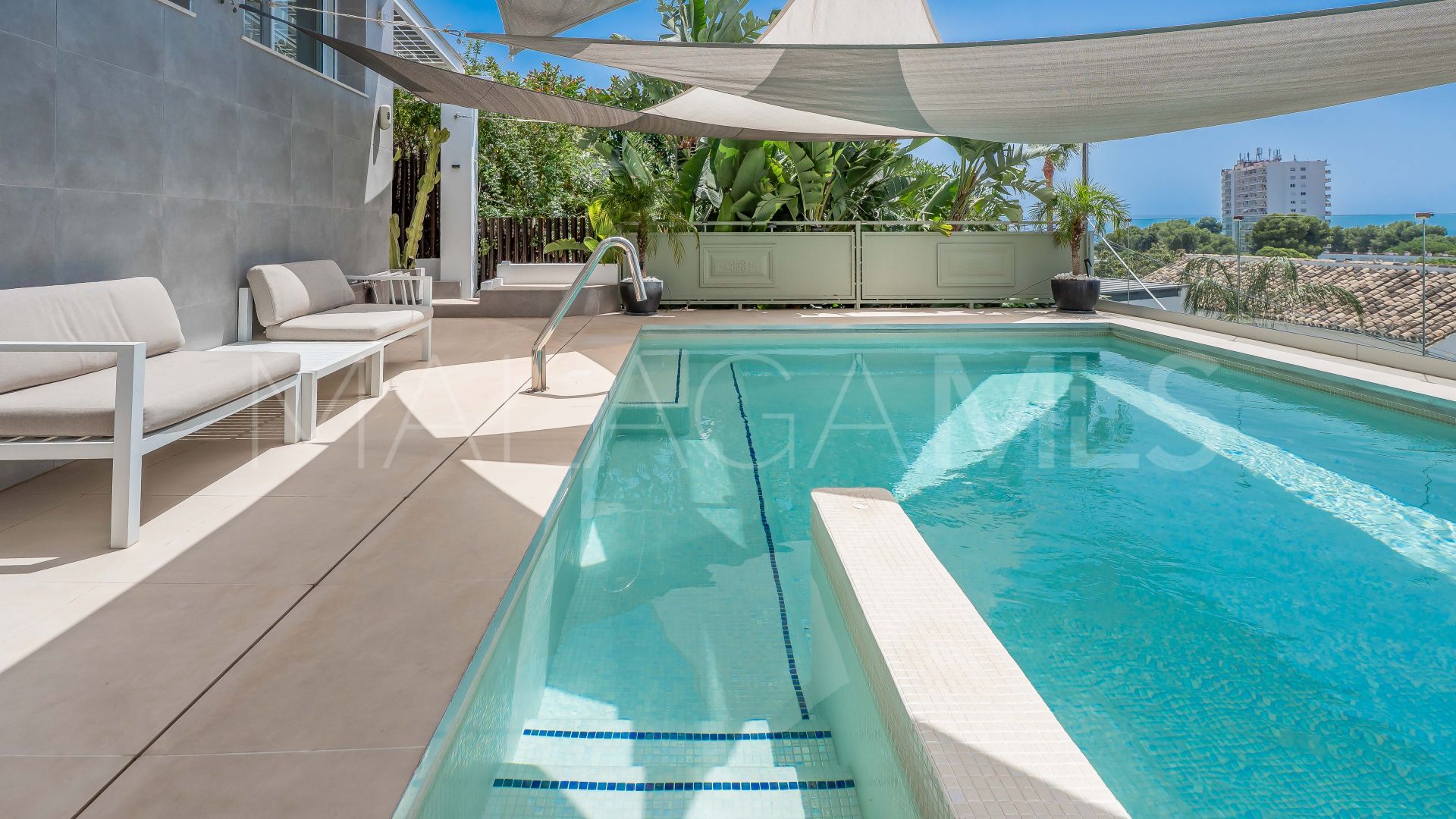 Villa for sale in Nueva Andalucia