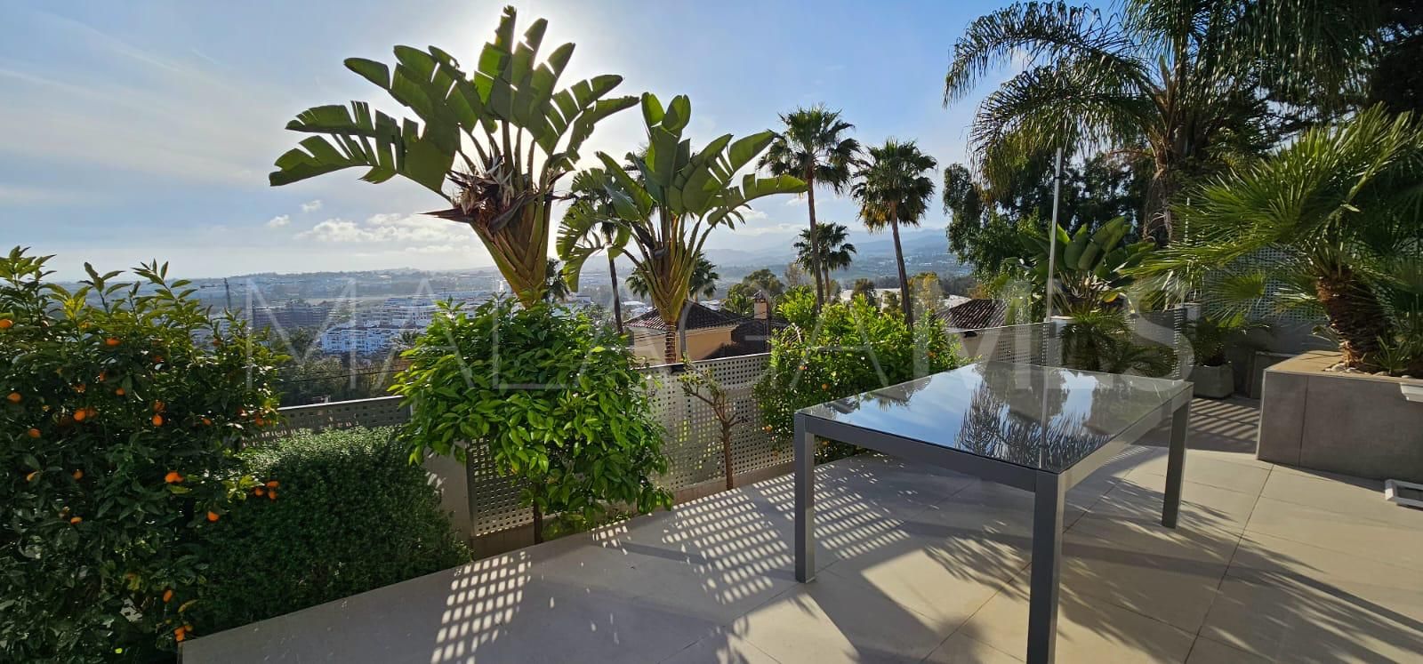 Villa for sale in Nueva Andalucia