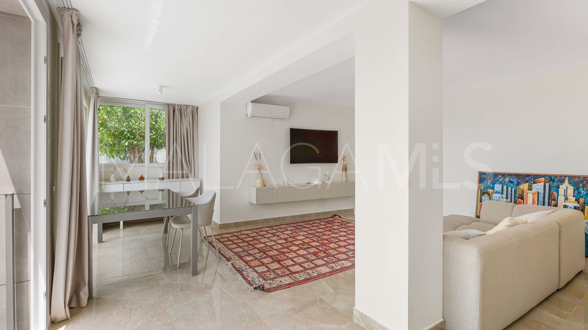 Villa for sale in Nueva Andalucia