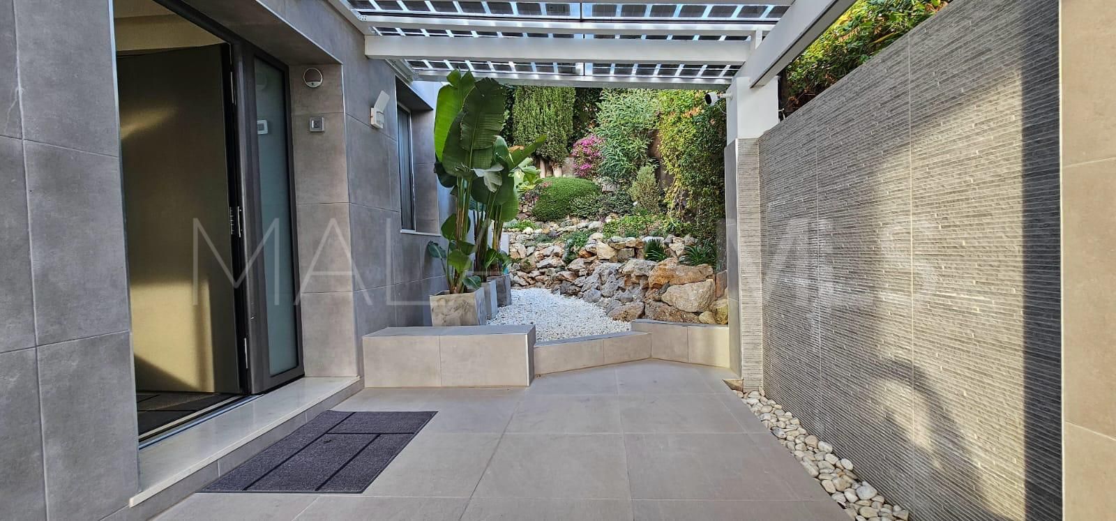 Villa for sale in Nueva Andalucia