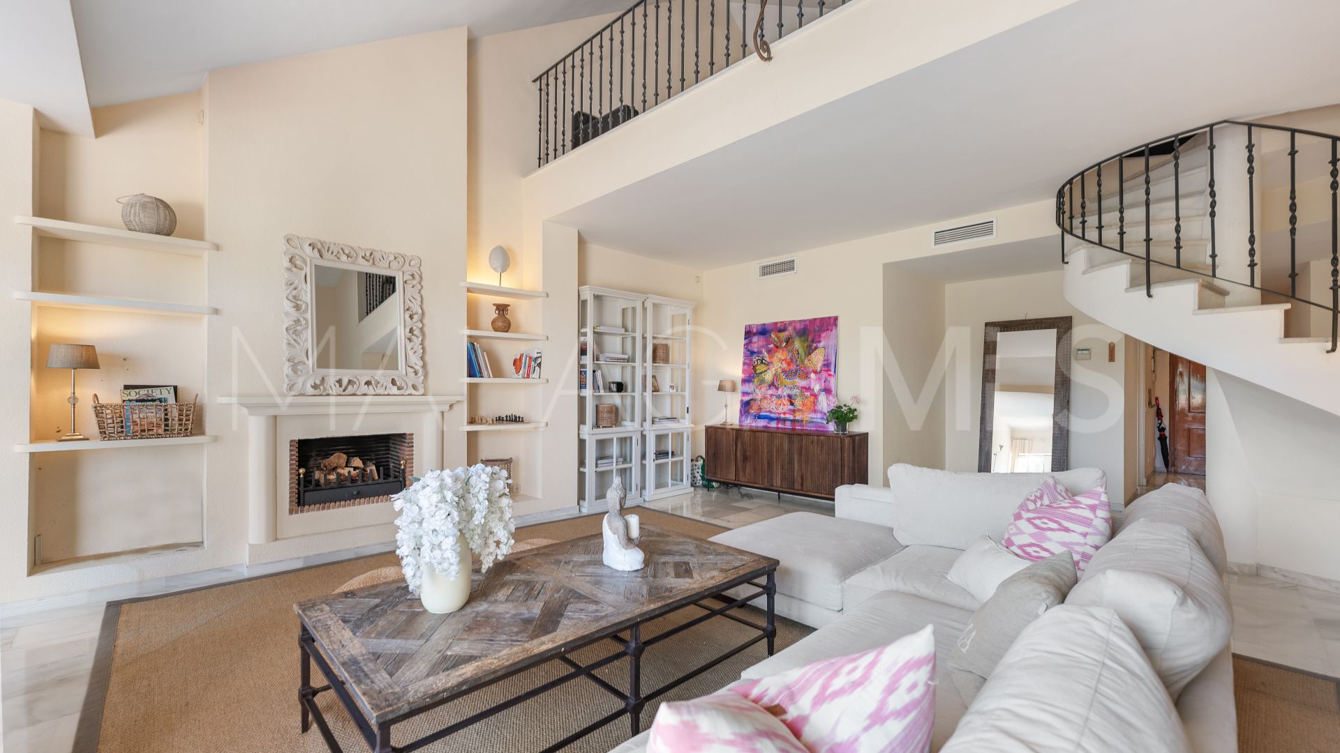 Zweistöckiges penthouse for sale in Country Club Las Brisas