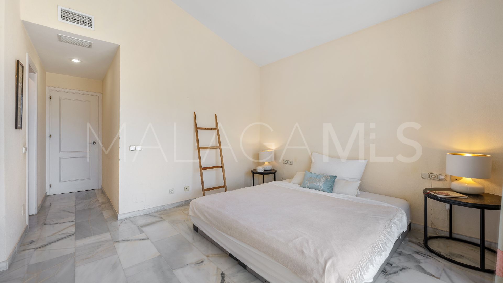 Zweistöckiges penthouse for sale in Country Club Las Brisas