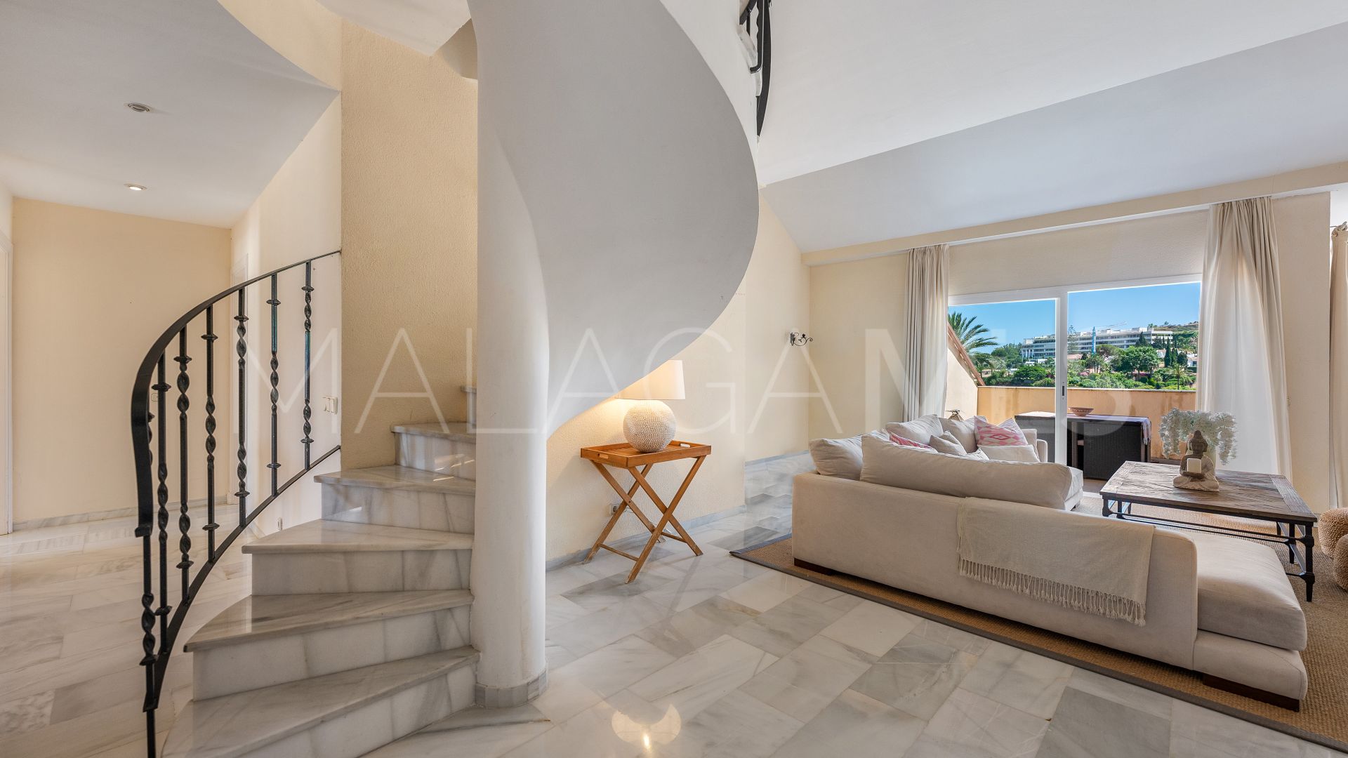 Zweistöckiges penthouse for sale in Country Club Las Brisas