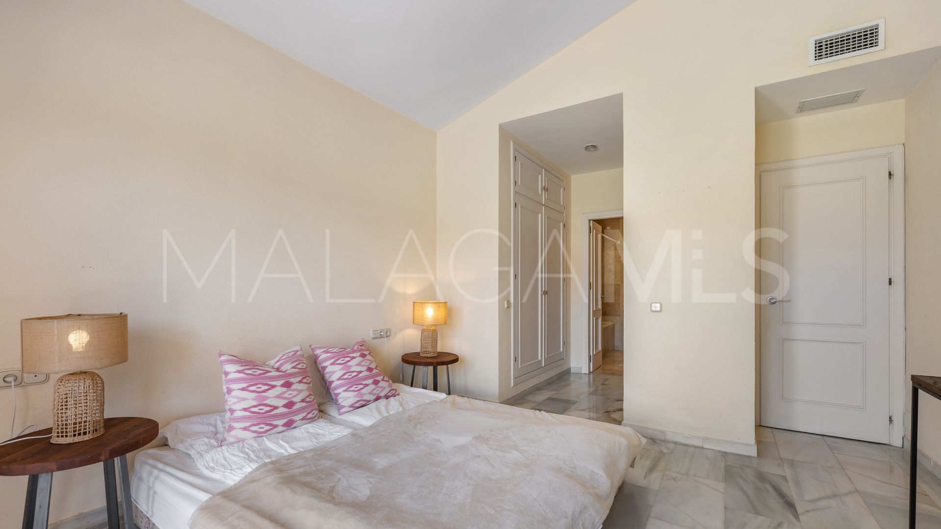 Zweistöckiges penthouse for sale in Country Club Las Brisas